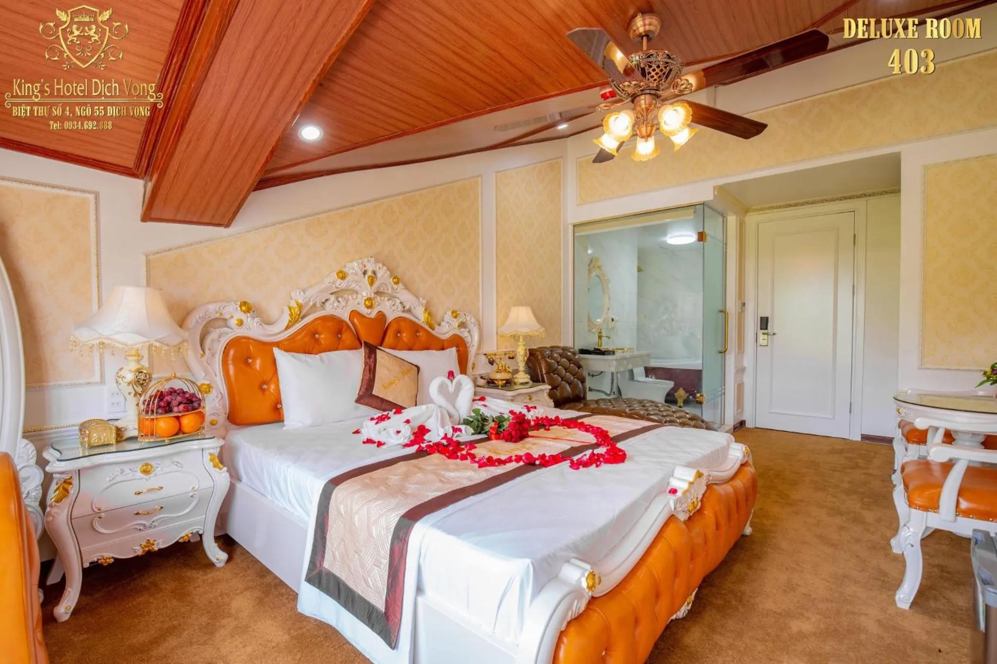 Bed in King's Hotel Dịch Vọng