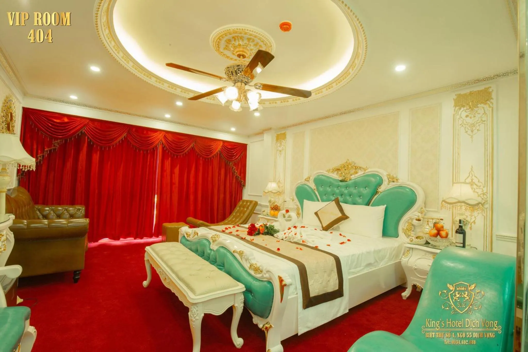 Bed in King's Hotel Dịch Vọng