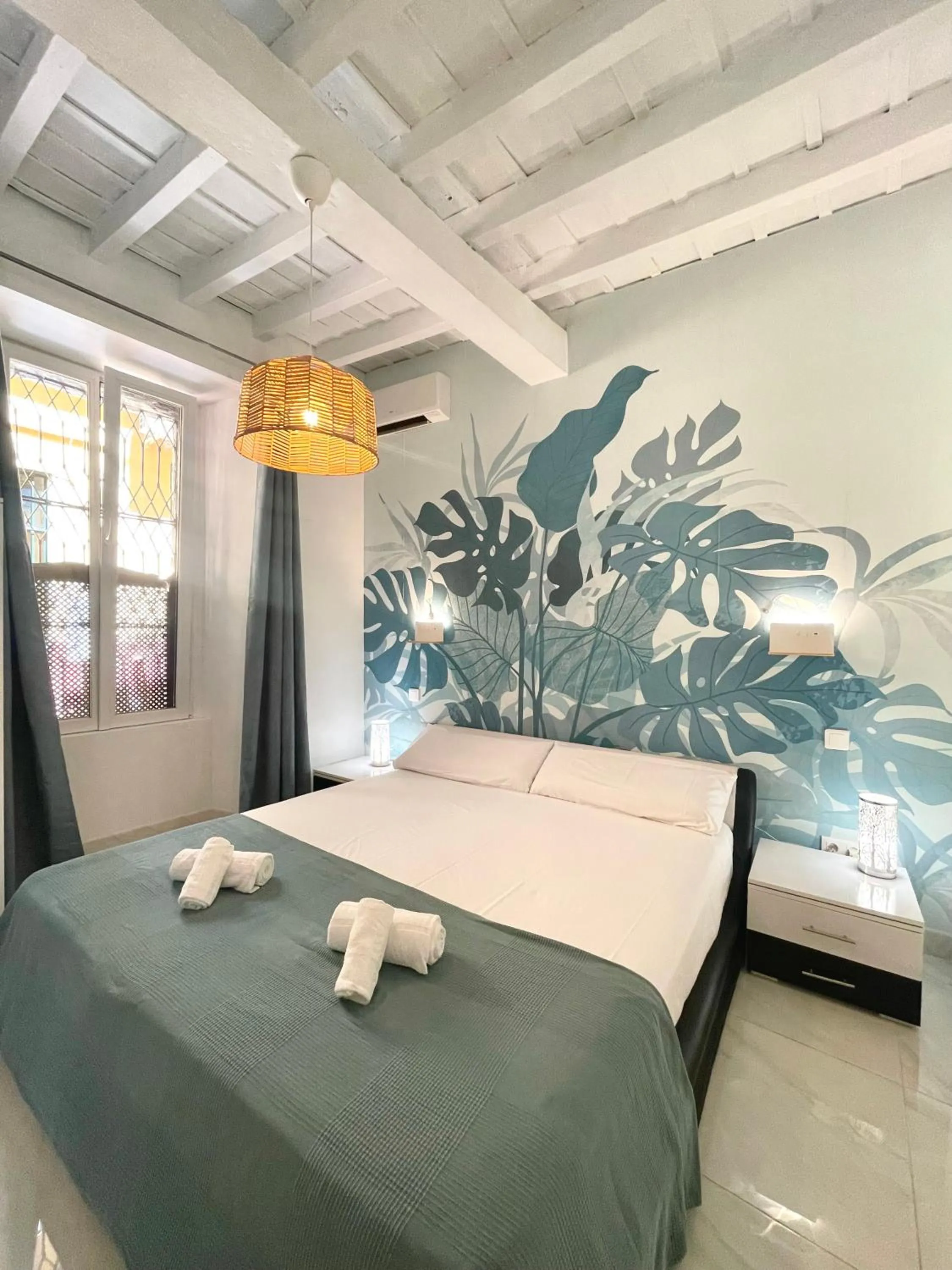 Bed in House -Rooftop&Jacuzzi -StayInSeville