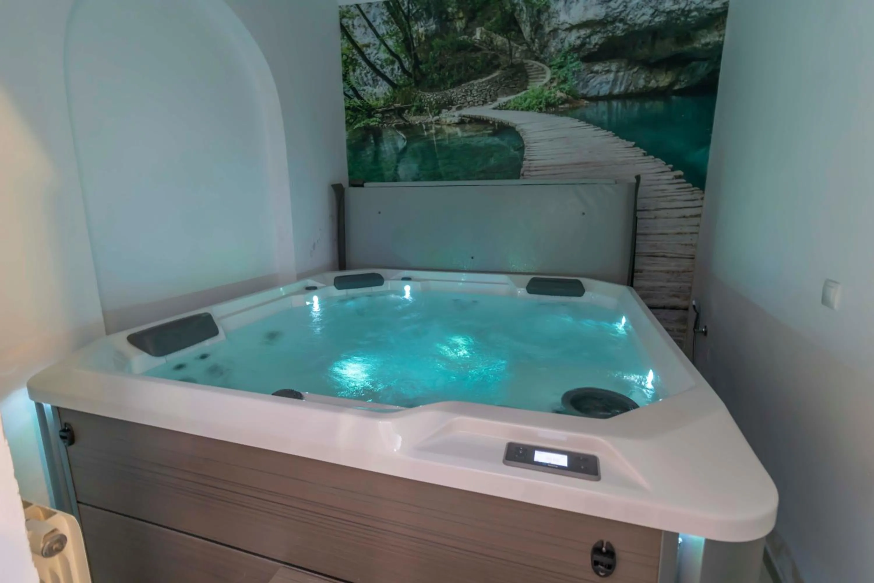Hot Tub in House -Rooftop&Jacuzzi -StayInSeville