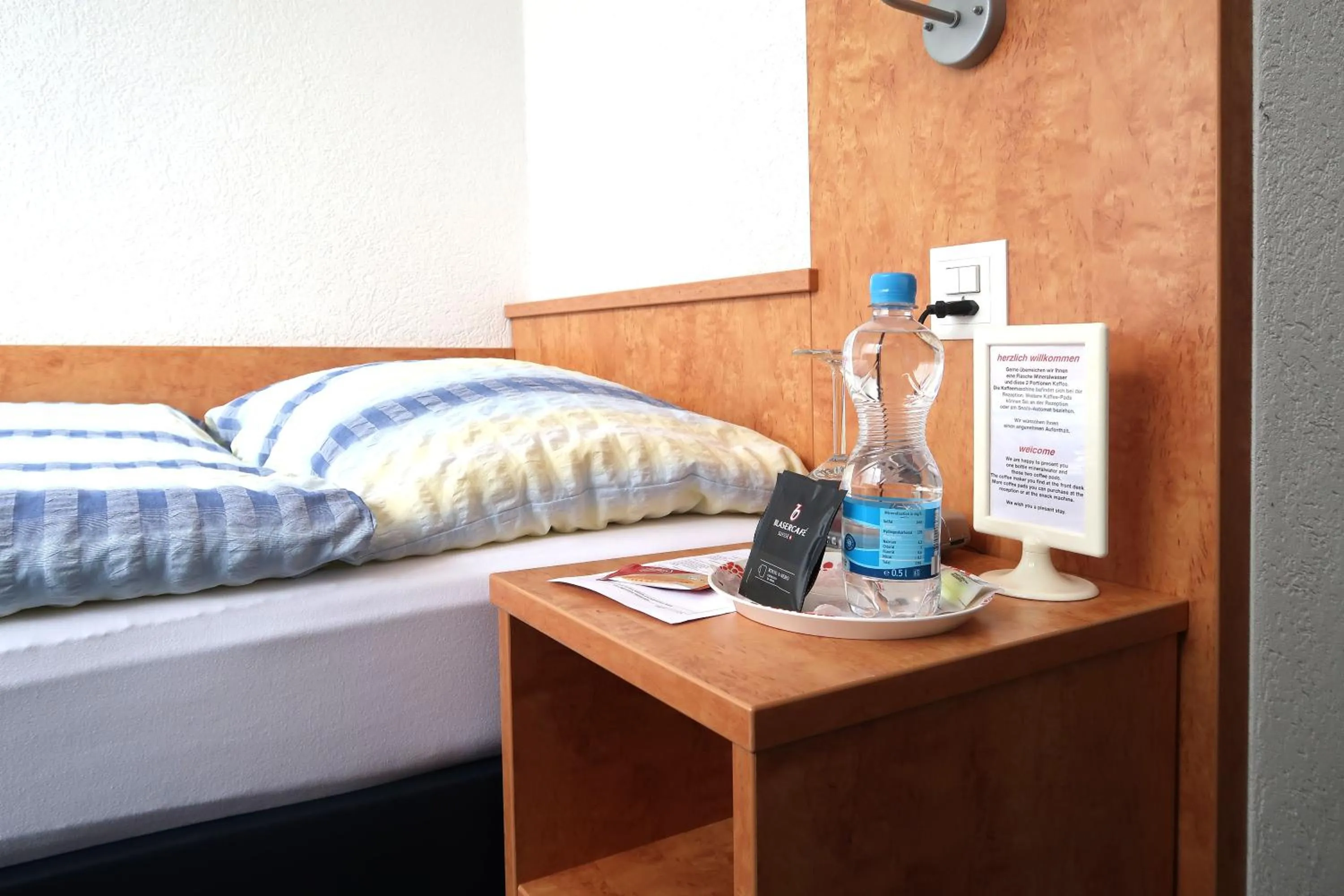 Photo of the whole room, Bed in Budget Motel Self Check-In