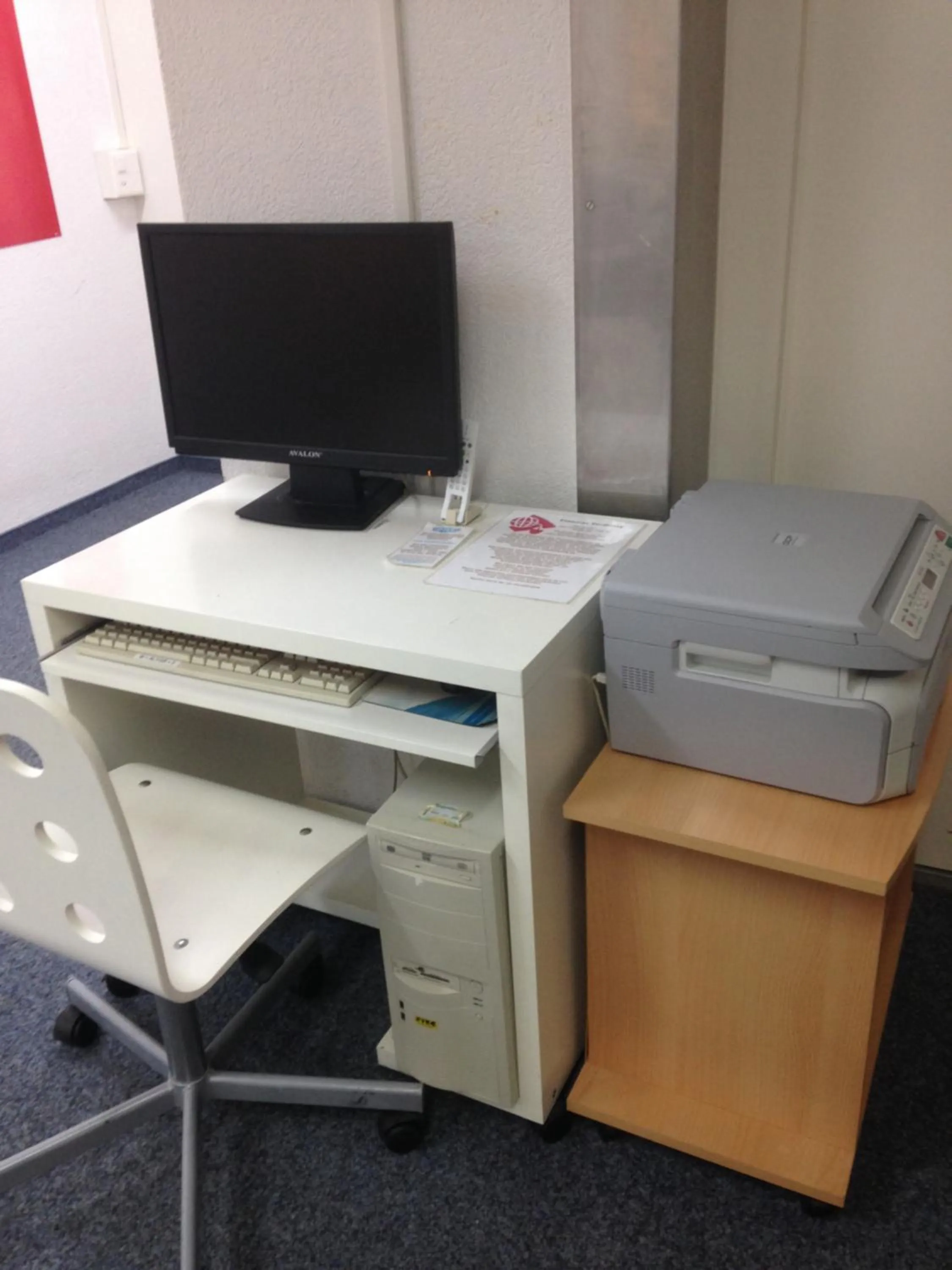 Communal lounge/ TV room in Budget Motel Self Check-In