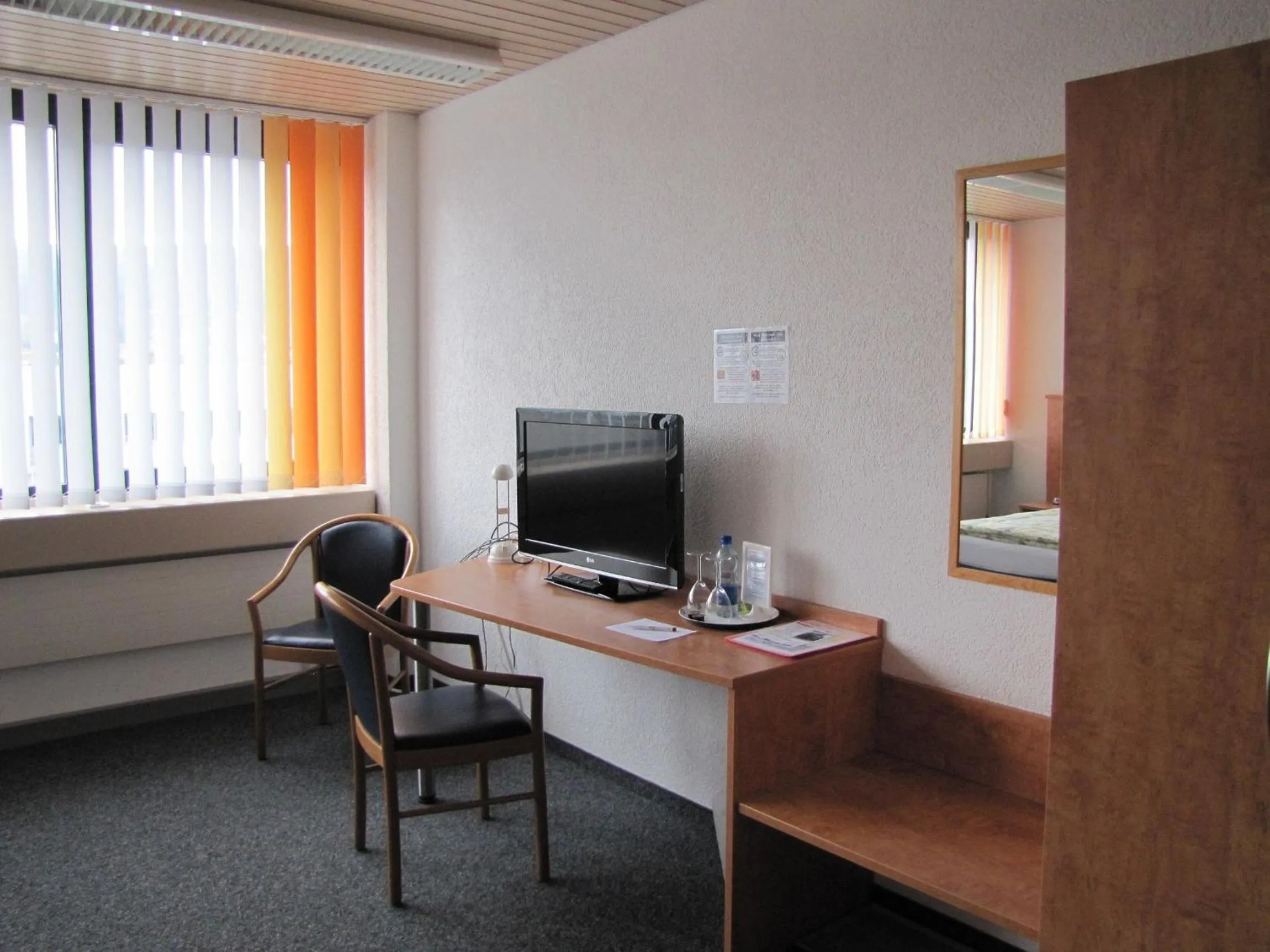 TV and multimedia in Budget Motel Self Check-In