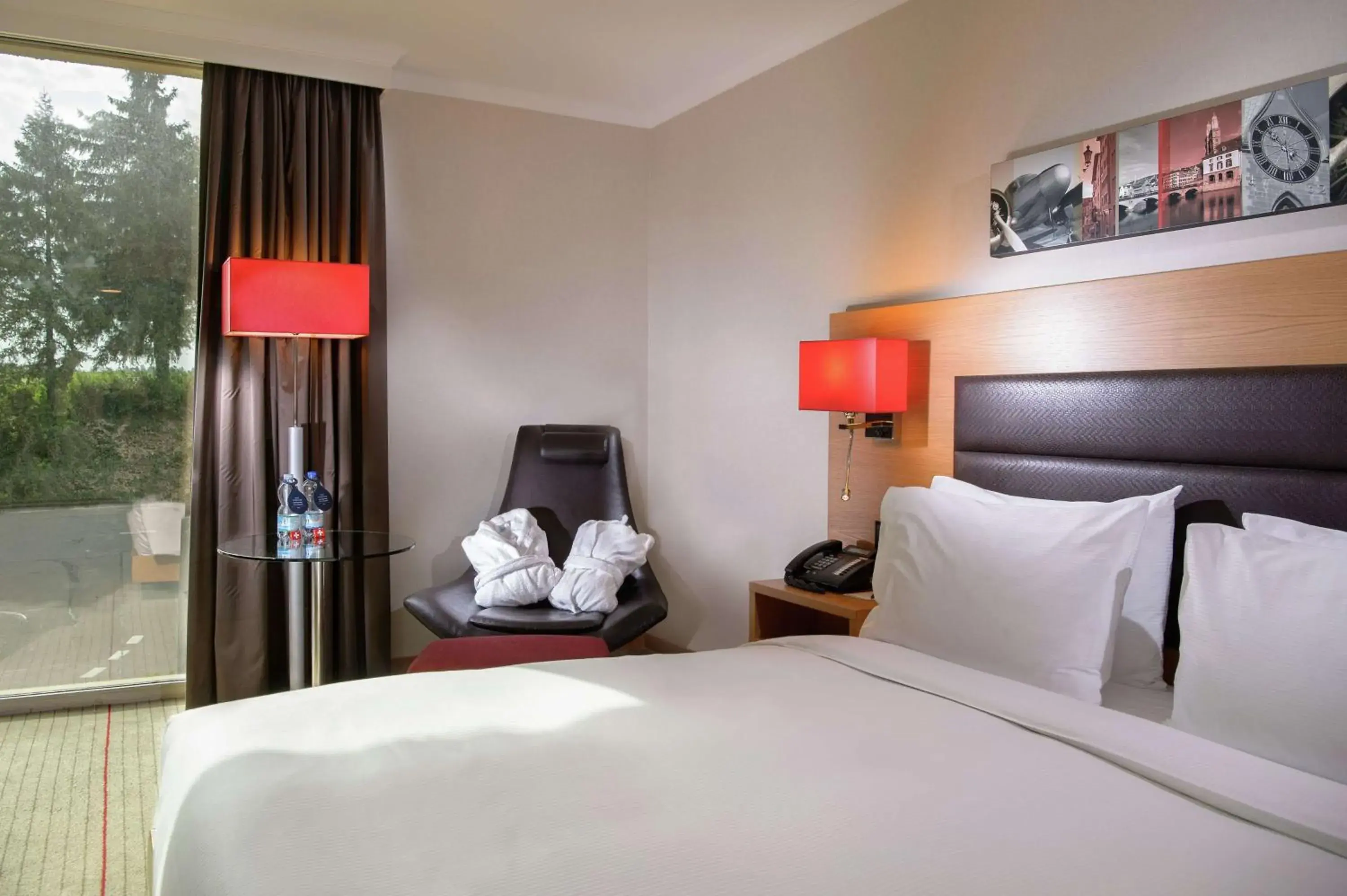 Living room, Bed in Hilton Zurich Airport Living room, Bed in Hilton Zurich Airport