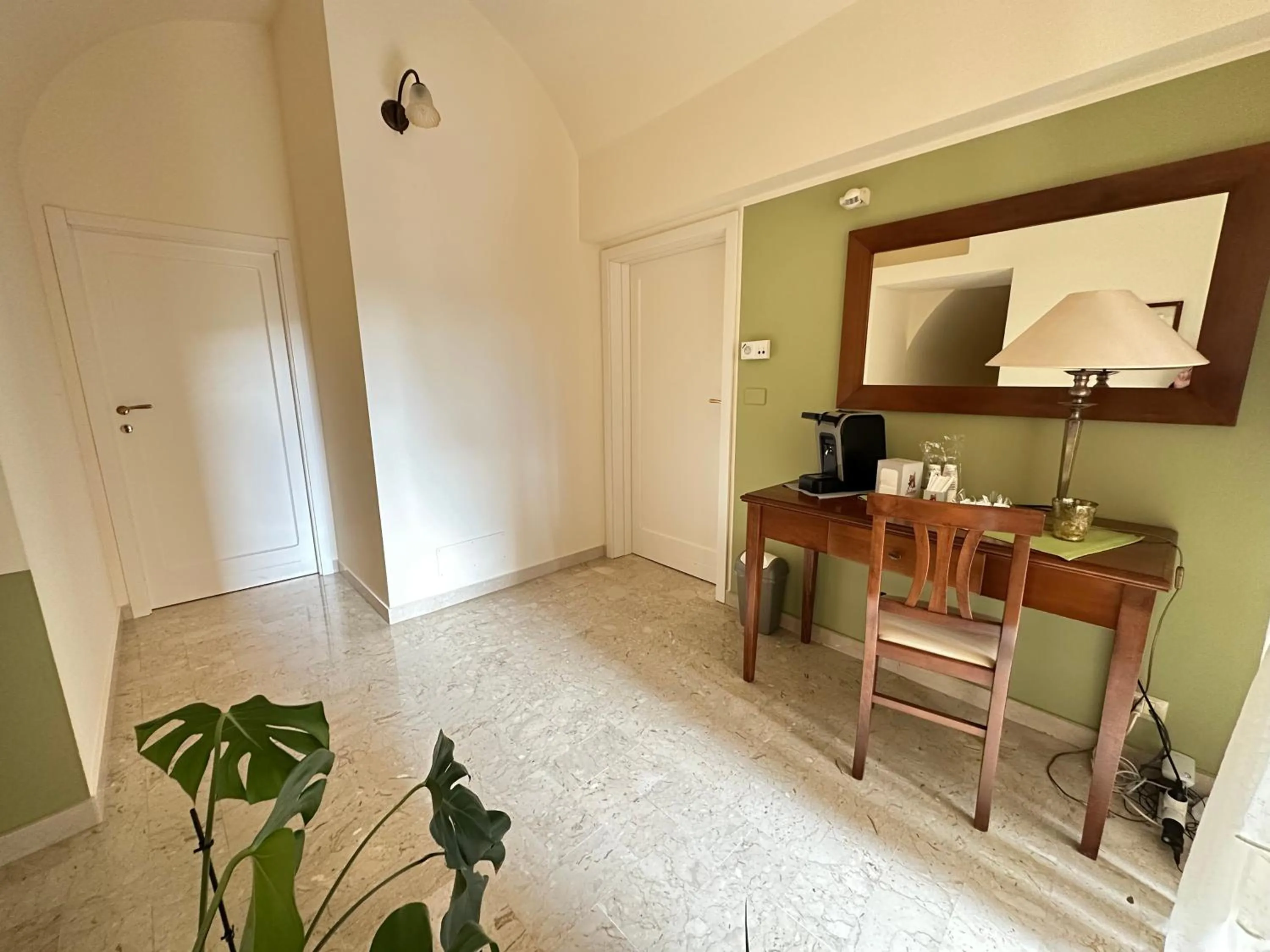 Breakfast in Historic B&B Apartments Home