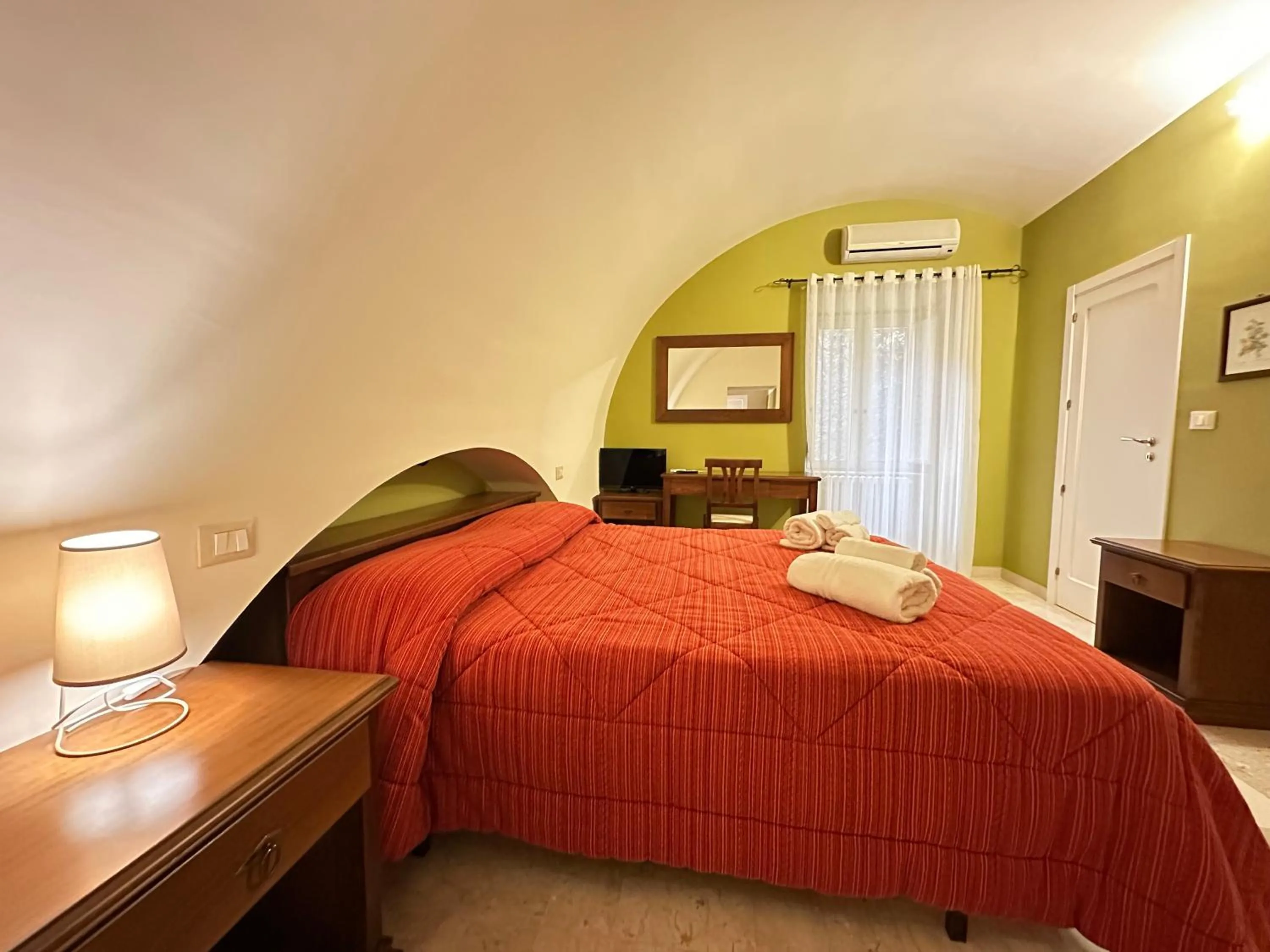 Bedroom, Bed in Historic B&B Apartments Home