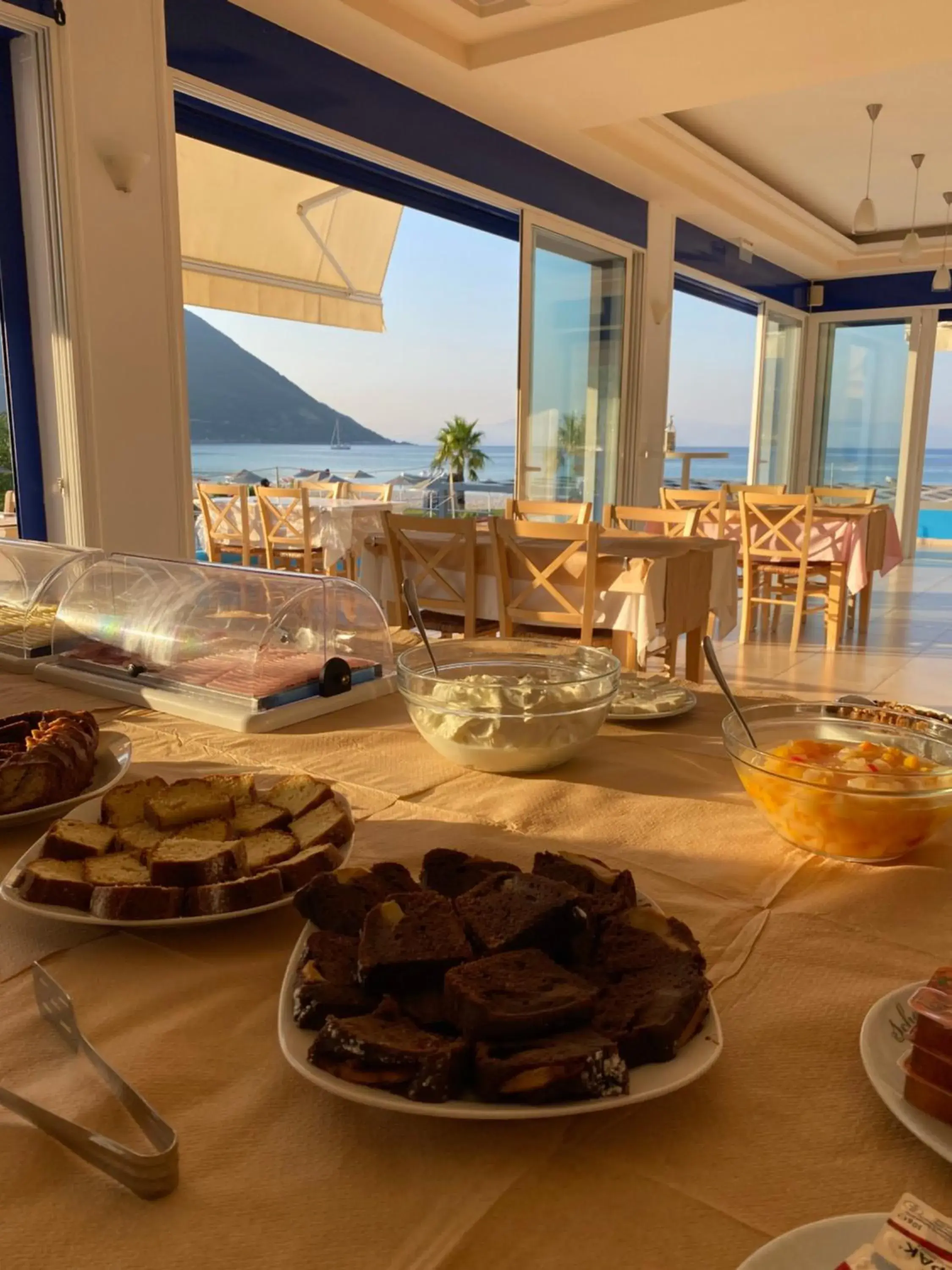 Breakfast in Surf Hotel Breakfast in Surf Hotel