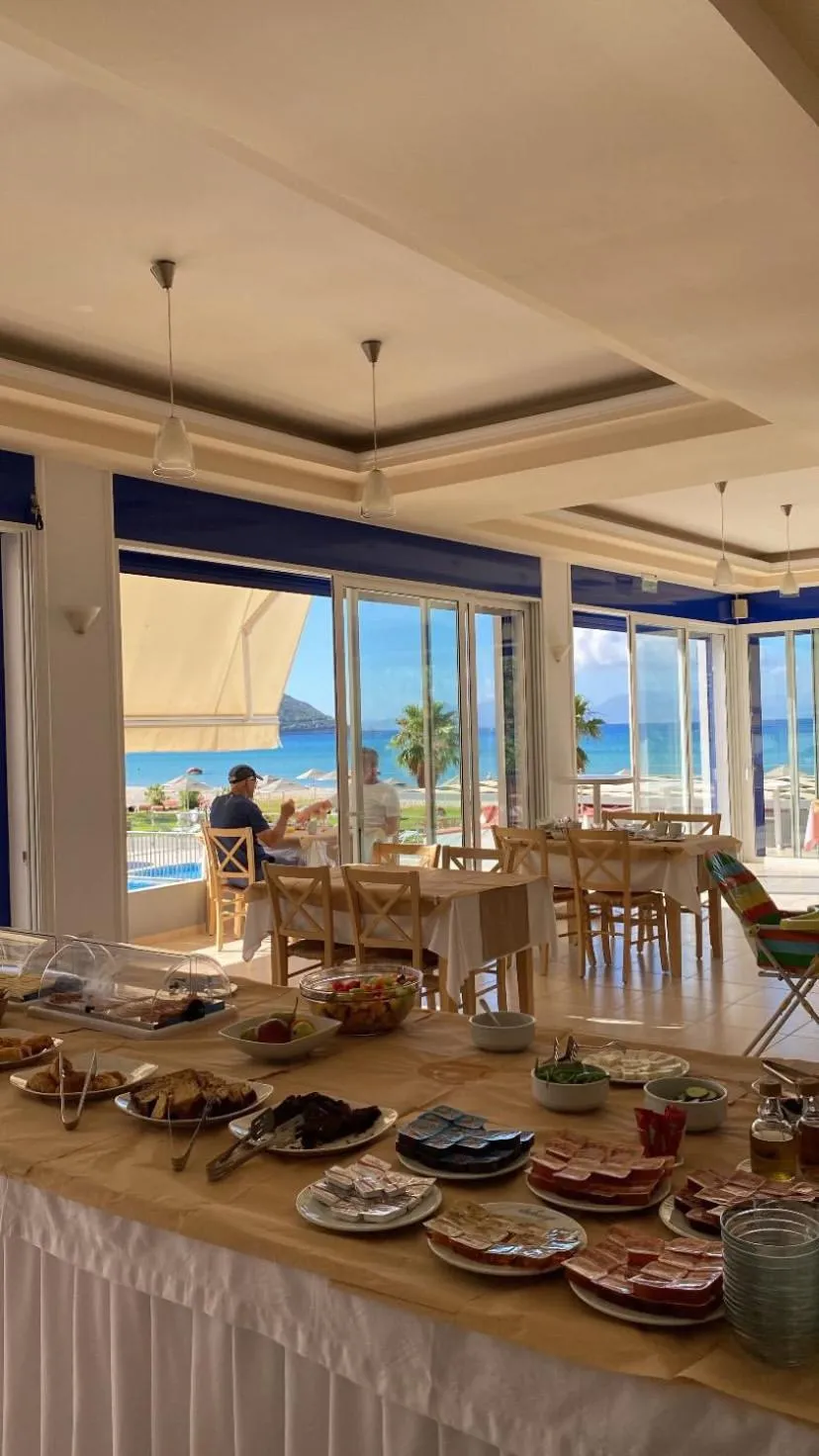 Breakfast in Surf Hotel