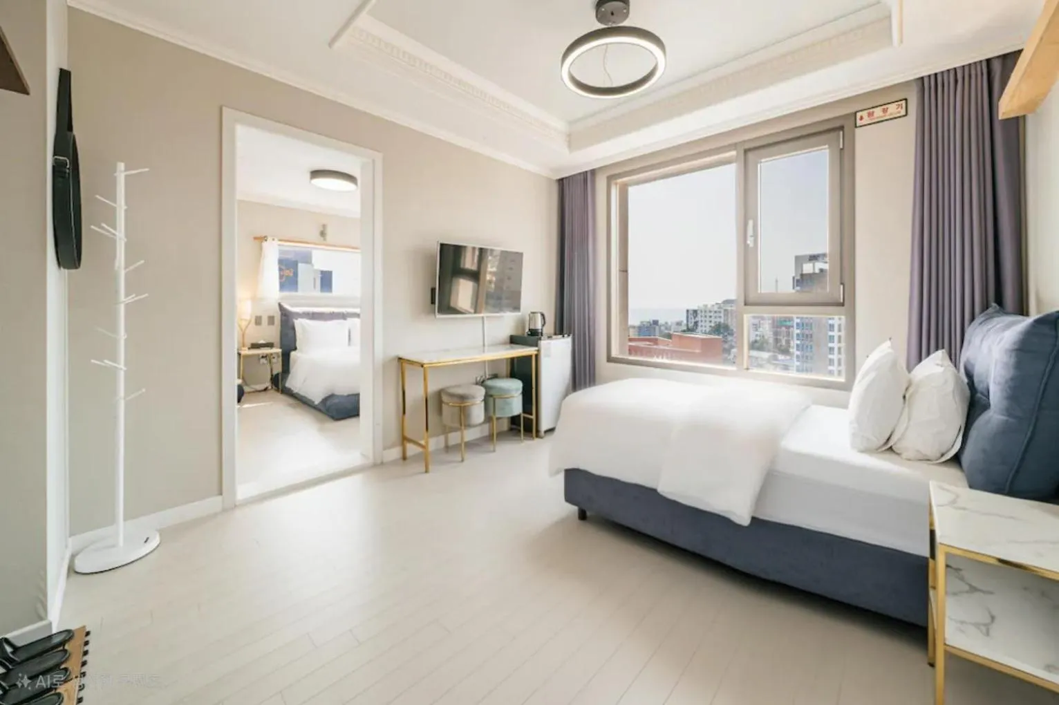 Bedroom, Bed in Cornerstone Hotel