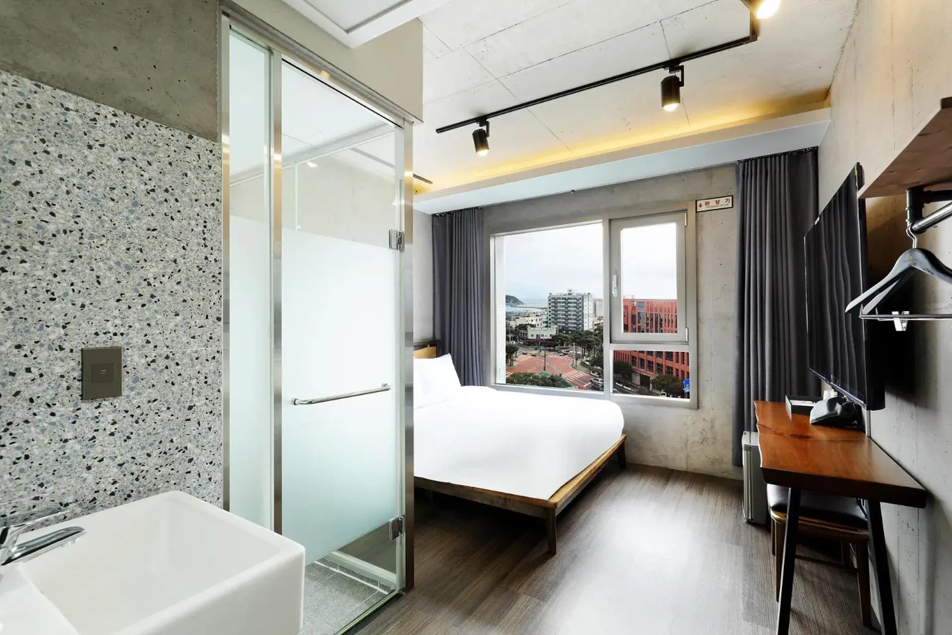 TV and multimedia, Bed in Cornerstone Hotel TV and multimedia, Bed in Cornerstone Hotel