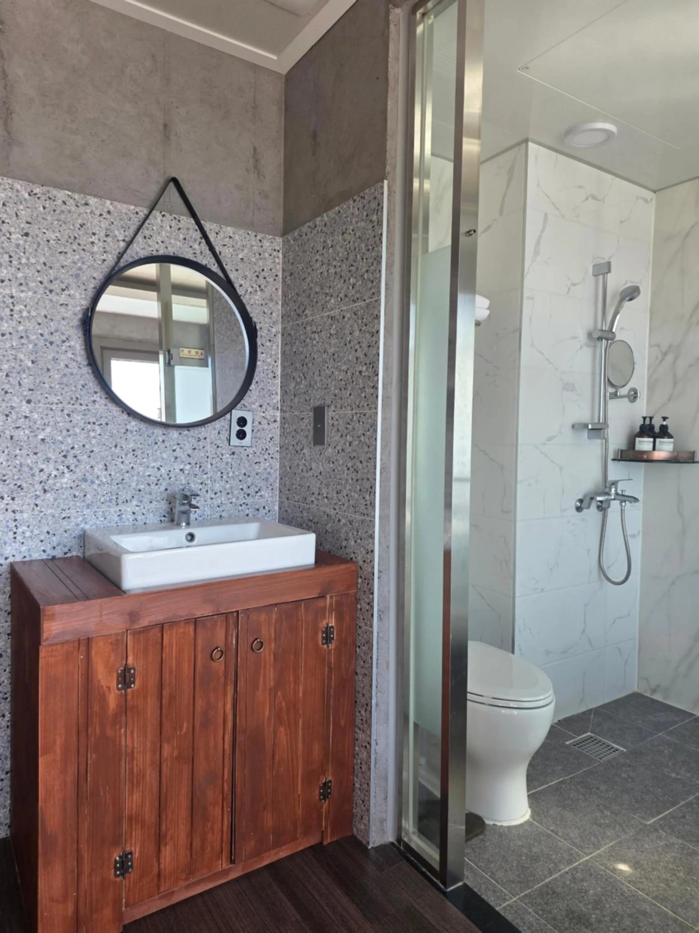 Shower in Cornerstone Hotel