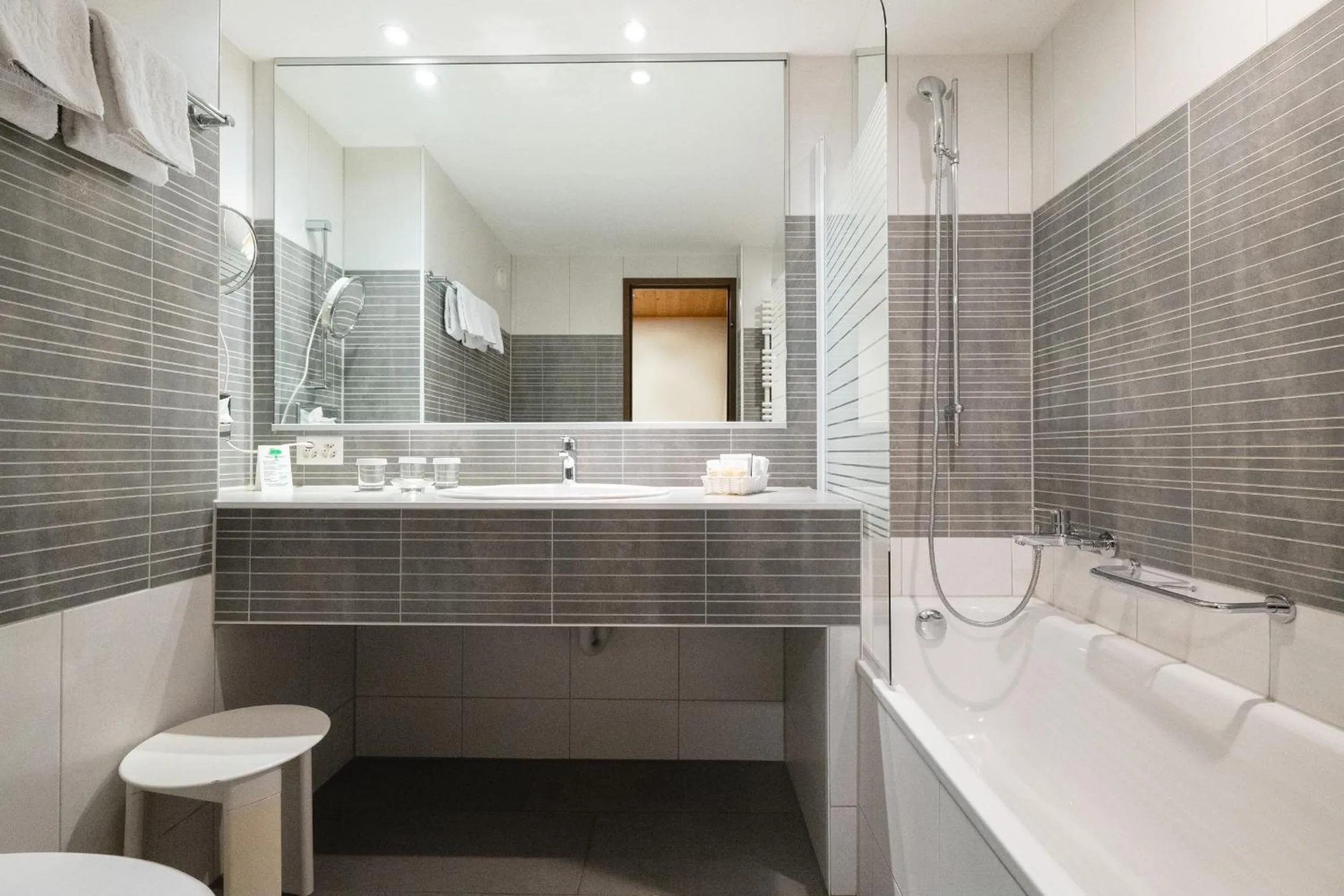 Bathroom in Hotel Silberhorn - Residences & Spa Wengen