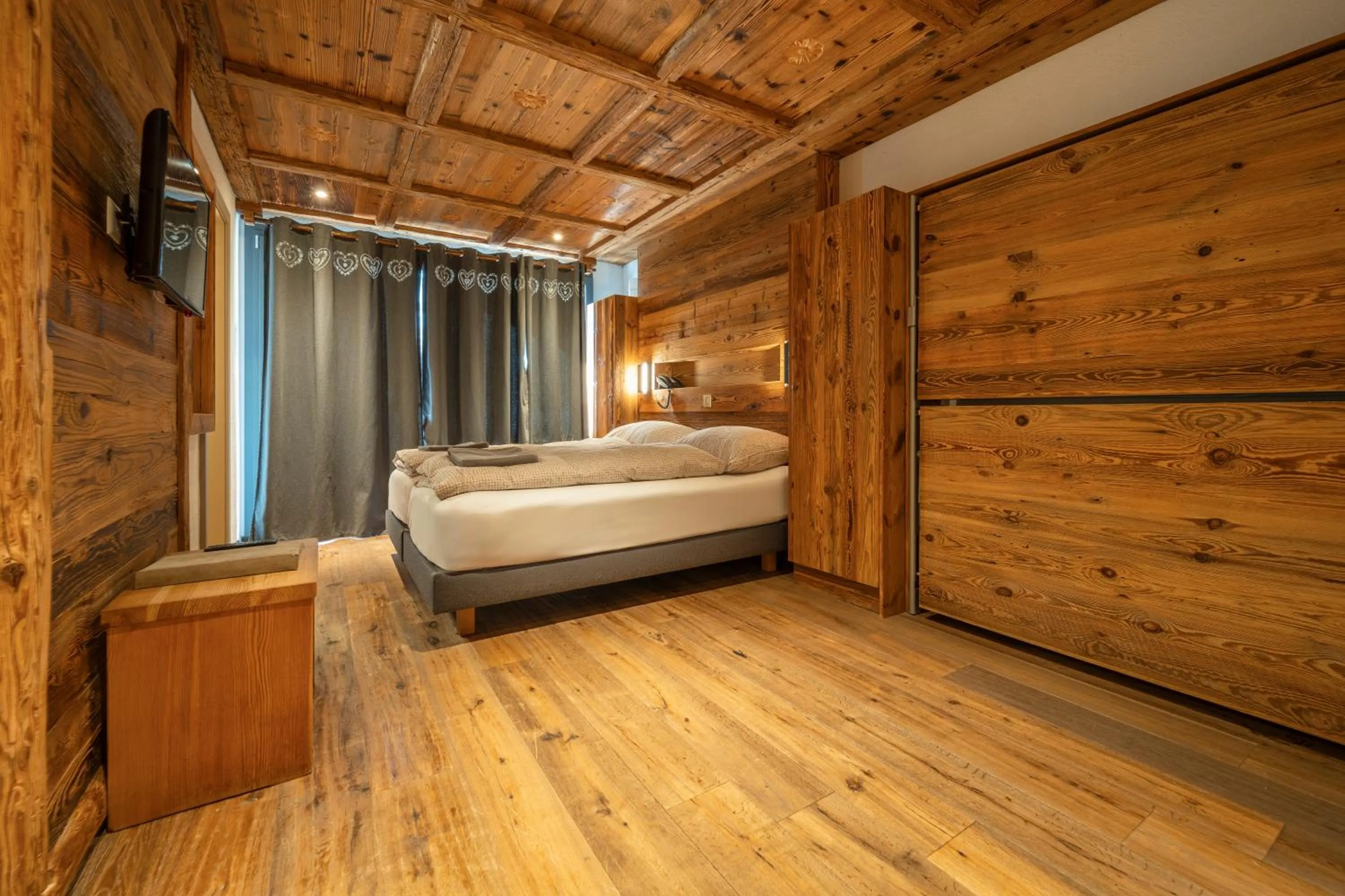 Bed in Hôtel Le Grand Chalet