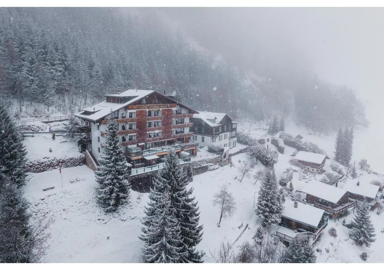 Property building in Hôtel Le Grand Chalet