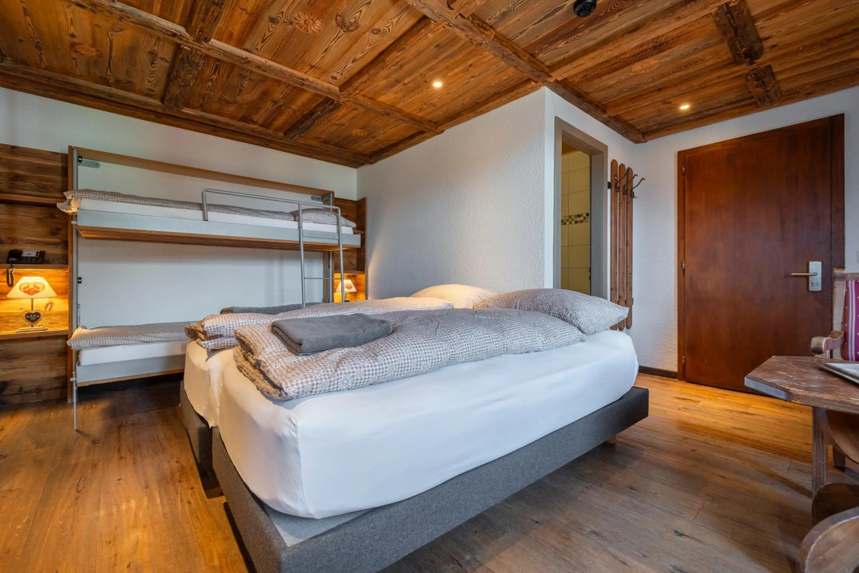 Bed in Hôtel Le Grand Chalet