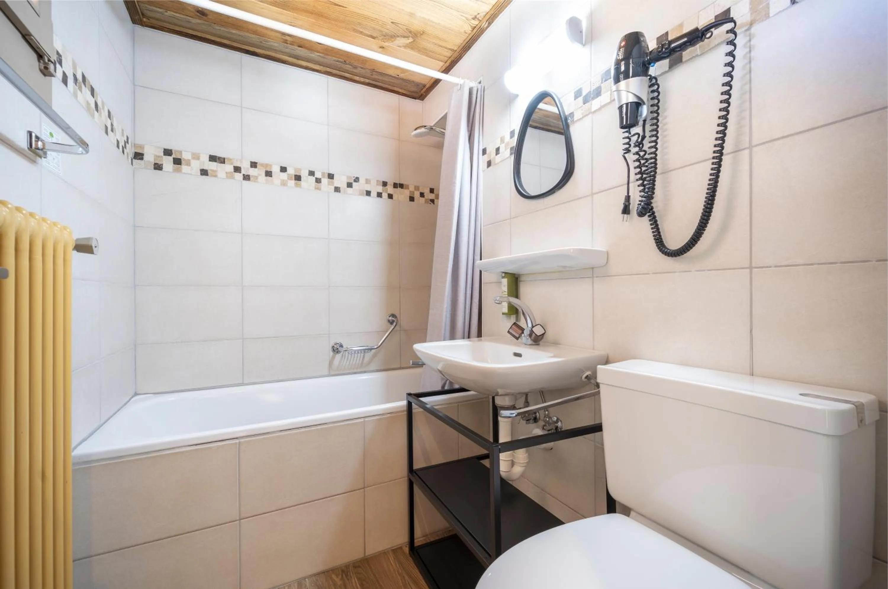 Shower in Hôtel Le Grand Chalet