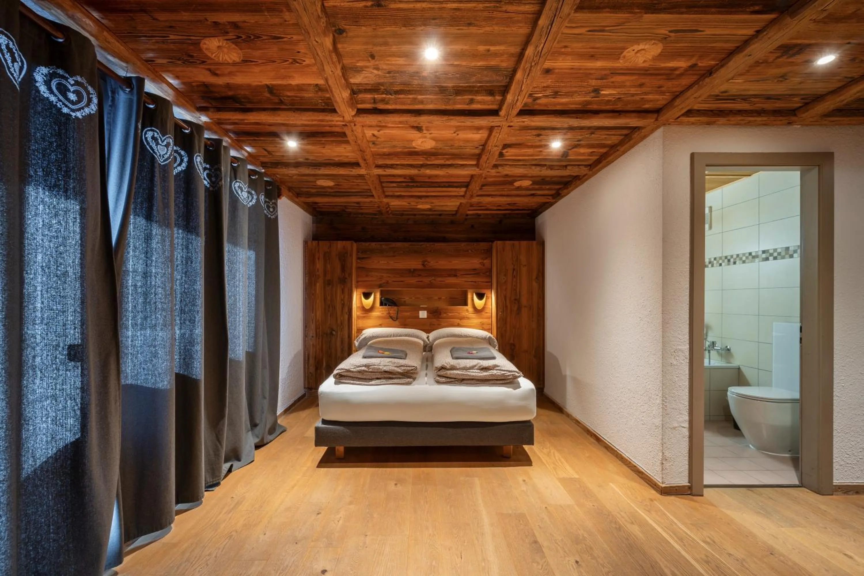 Bed in Hôtel Le Grand Chalet