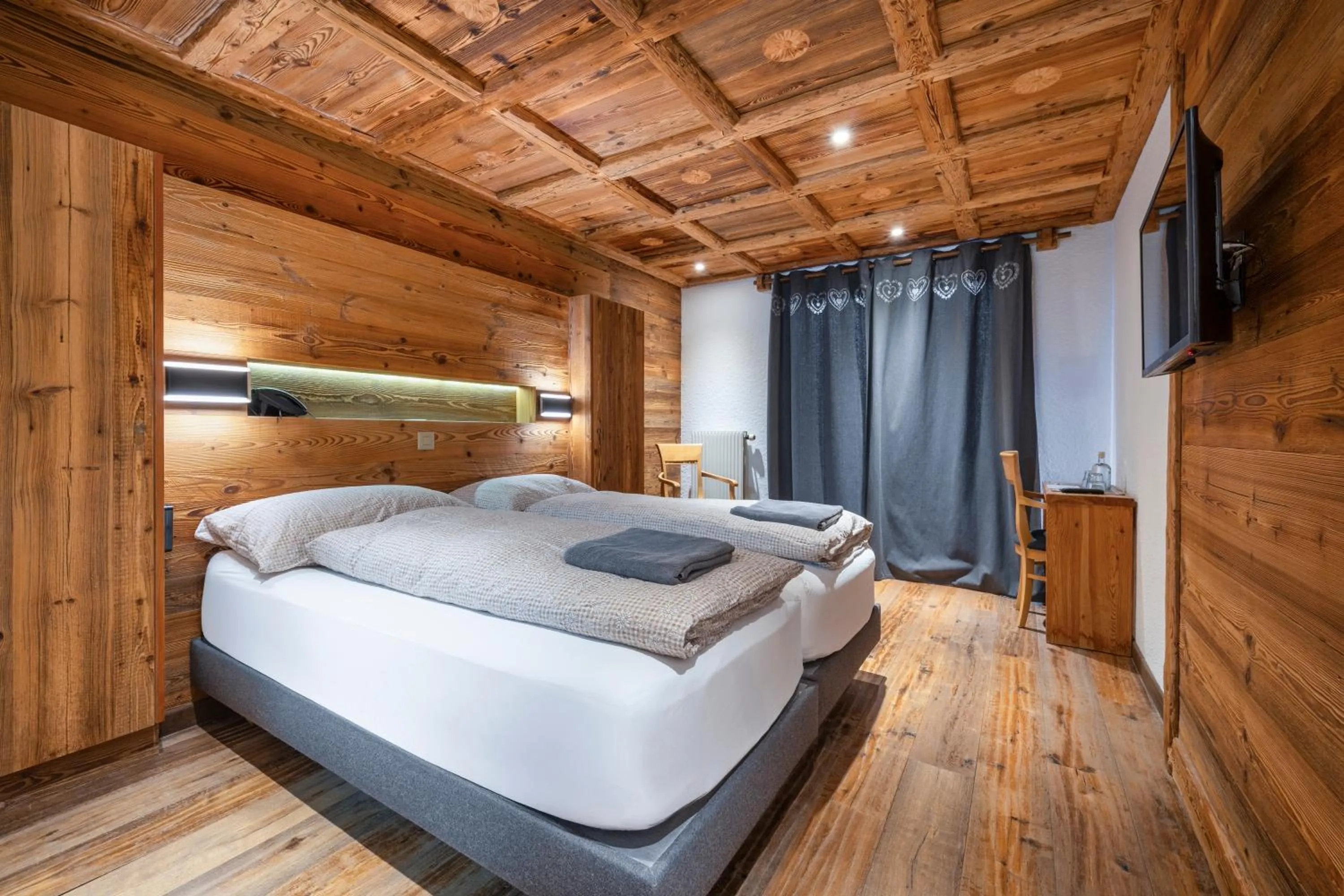 Bed in Hôtel Le Grand Chalet