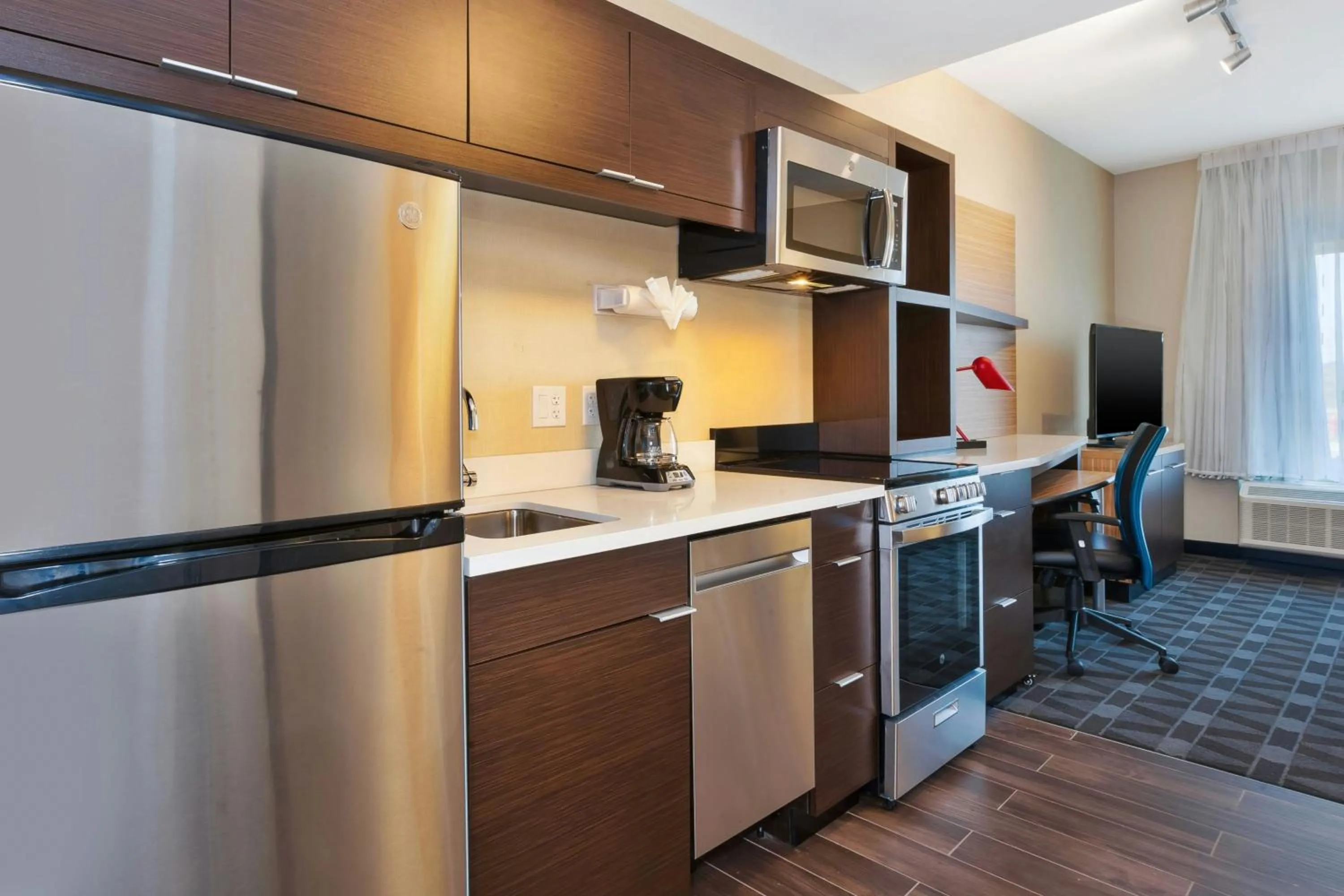 Kitchen or kitchenette in TownePlace Suites by Marriott Grand Rapids Airport Southeast