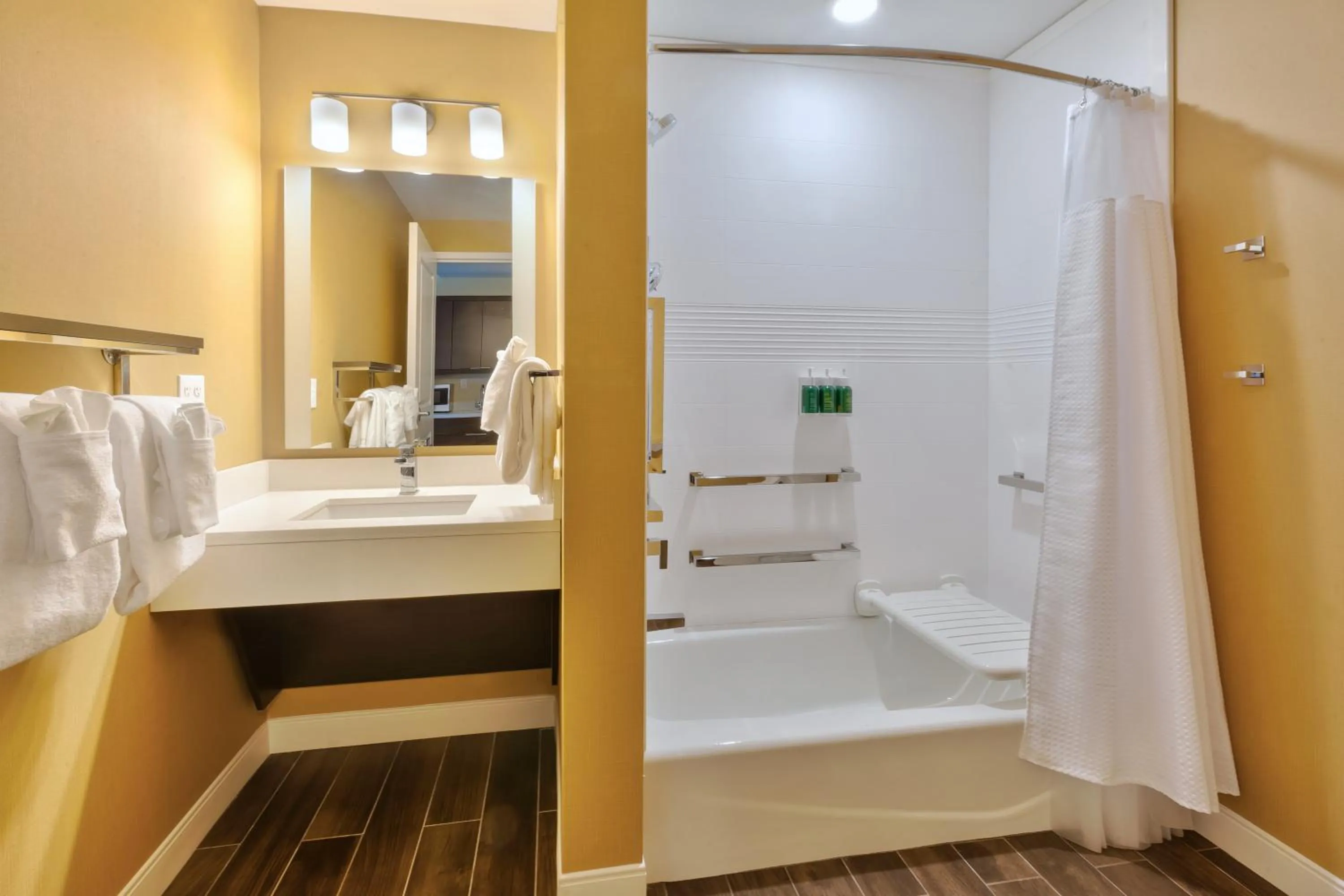 Bathroom in TownePlace Suites by Marriott Grand Rapids Airport Southeast