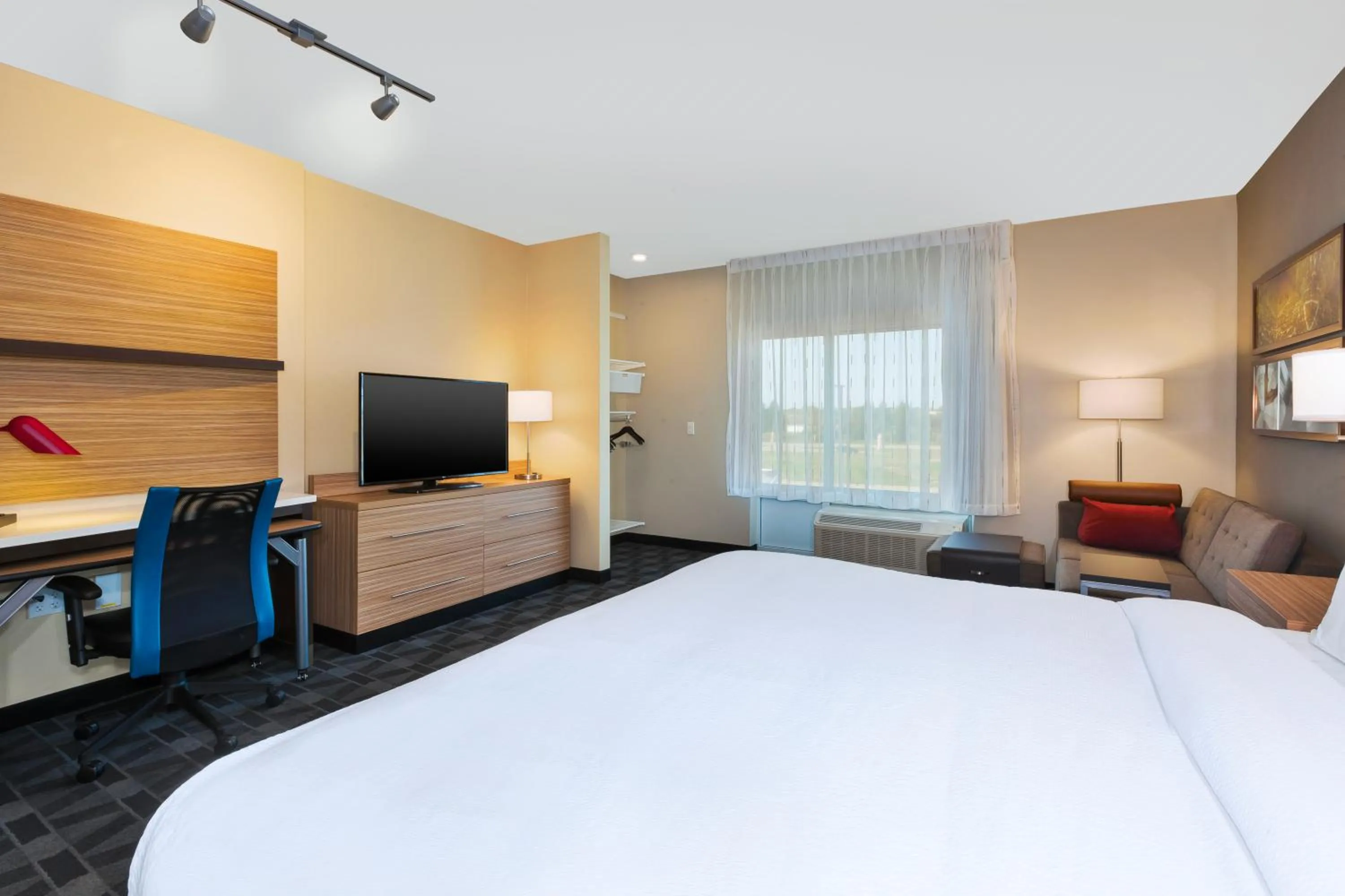 Bedroom, Bed in TownePlace Suites by Marriott Grand Rapids Airport Southeast