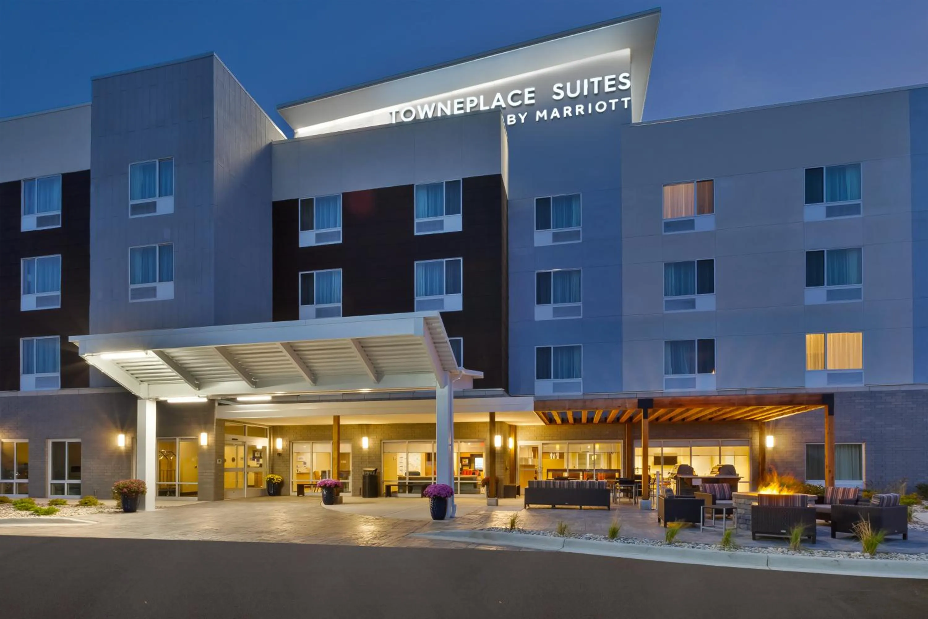 Property building in TownePlace Suites by Marriott Grand Rapids Airport Southeast