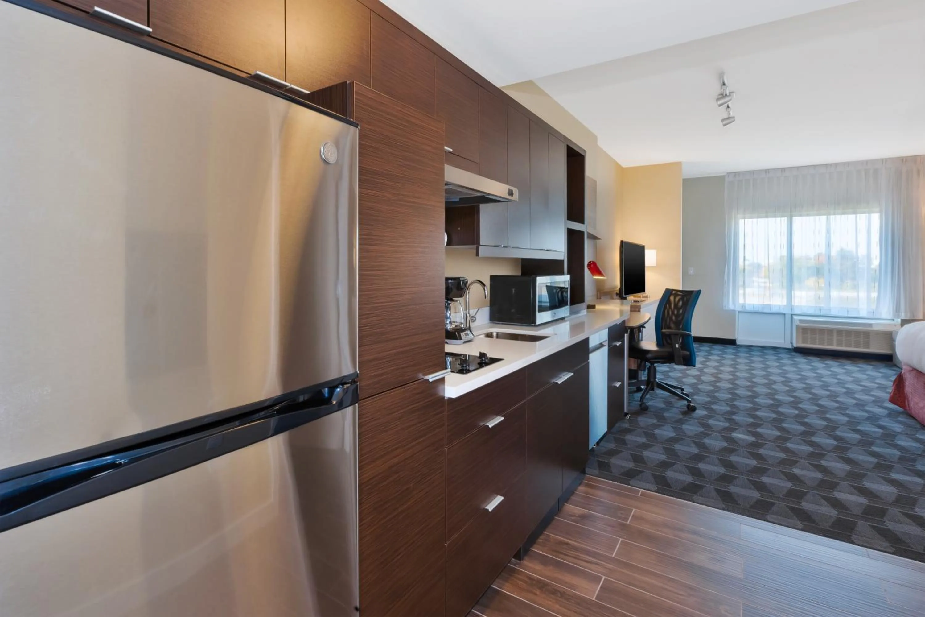 Kitchen or kitchenette in TownePlace Suites by Marriott Grand Rapids Airport Southeast