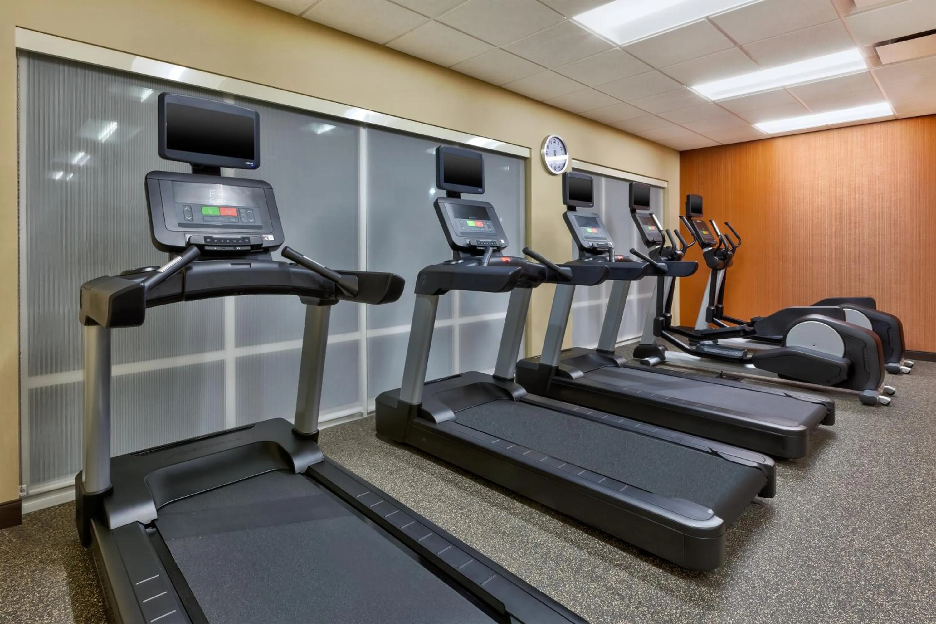 Fitness centre/facilities in TownePlace Suites by Marriott Grand Rapids Airport Southeast