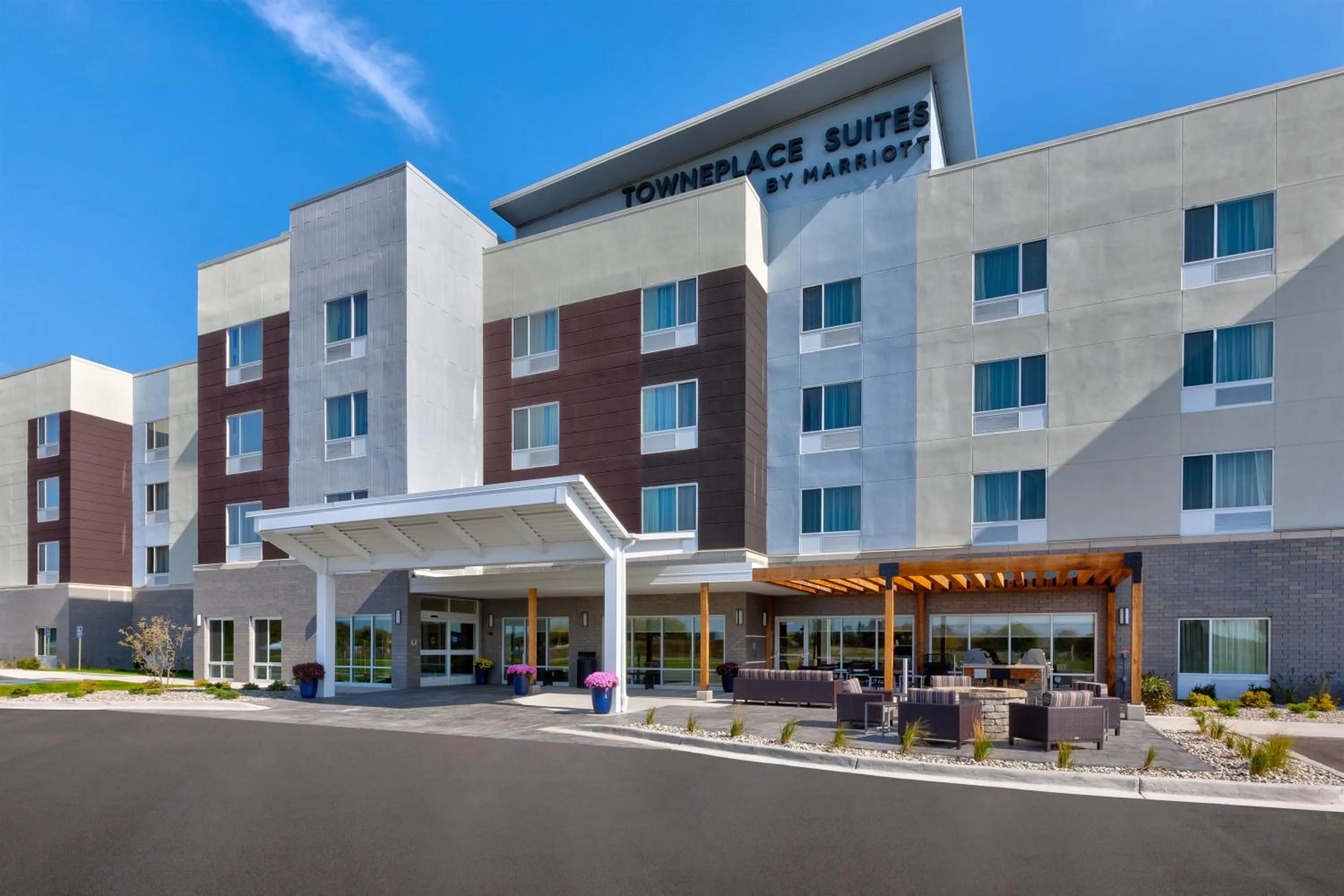 Property building in TownePlace Suites by Marriott Grand Rapids Airport Southeast