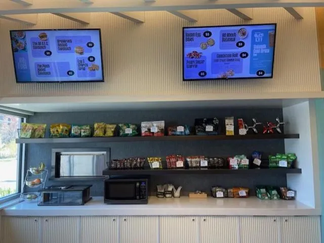 Restaurant/places to eat in Aloft Omaha Aksarben Village