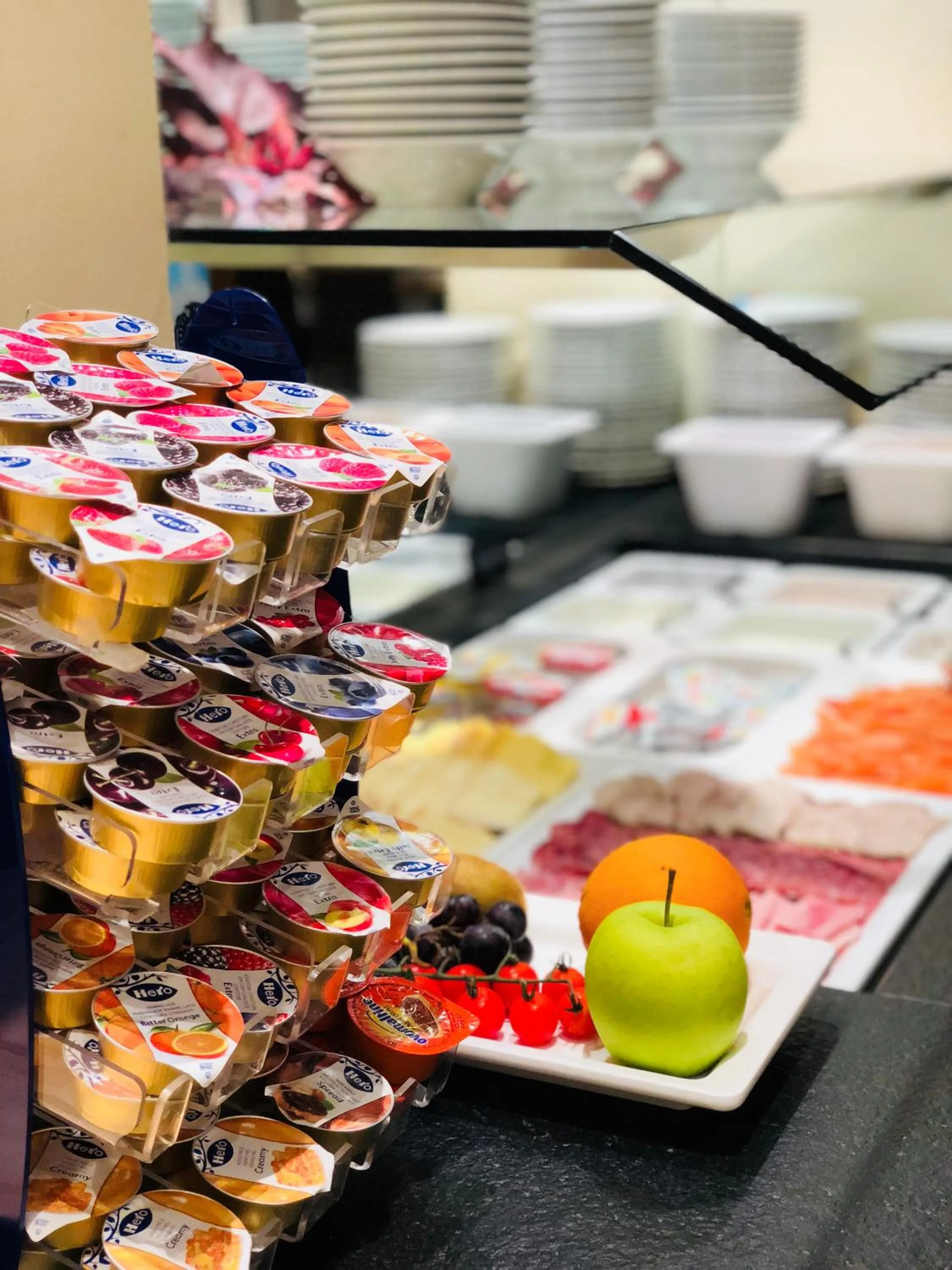 Buffet breakfast in Hotel Felmis