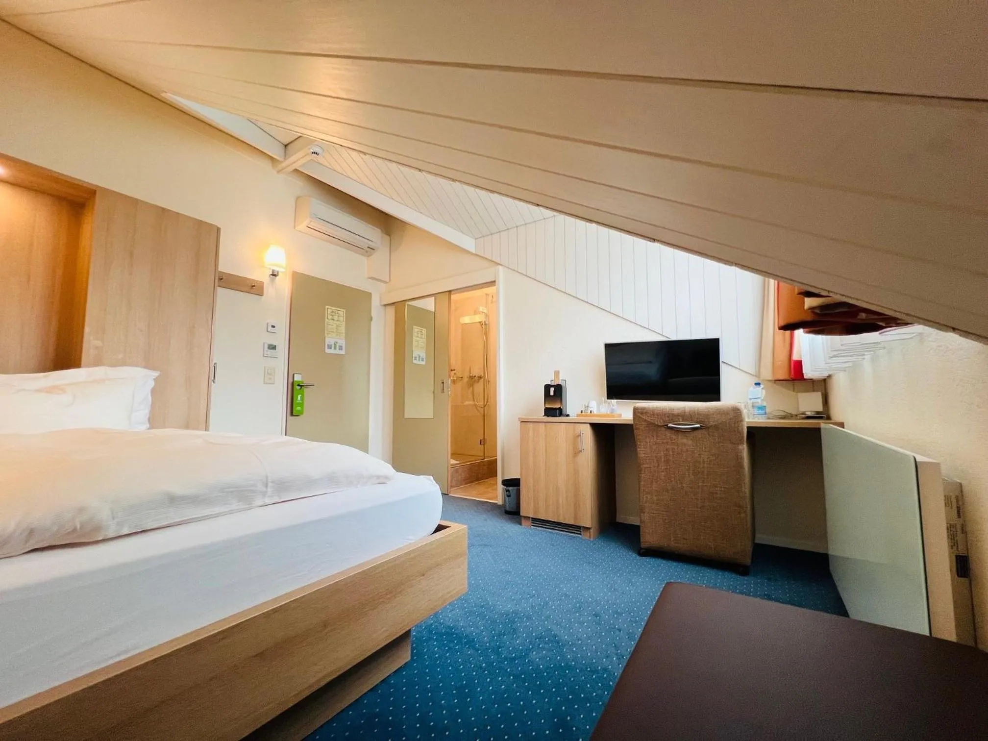 Photo of the whole room, Bed in Hotel Felmis