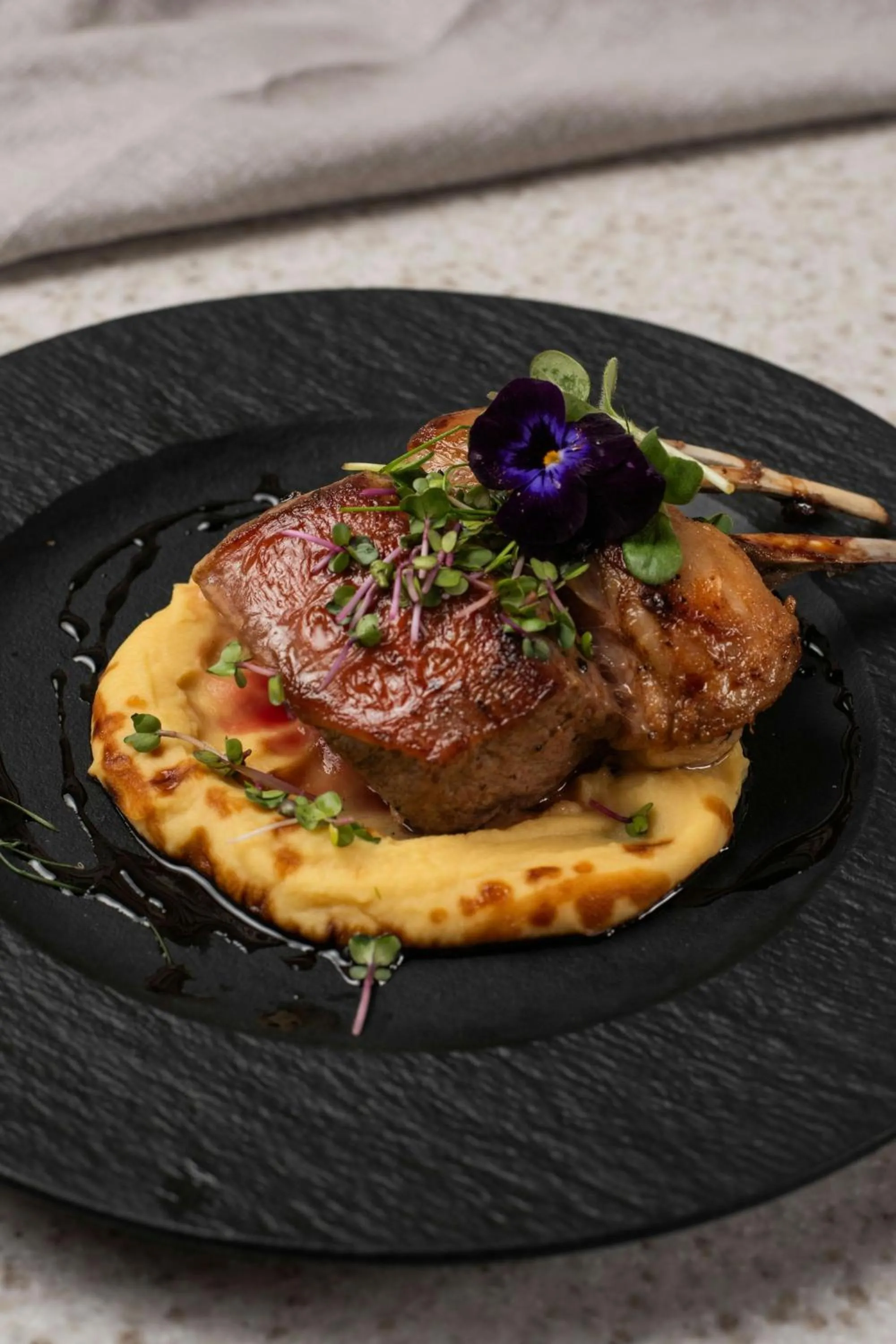 Restaurant/places to eat in Neues Schloss Privat Hotel Zurich, Autograph Collection