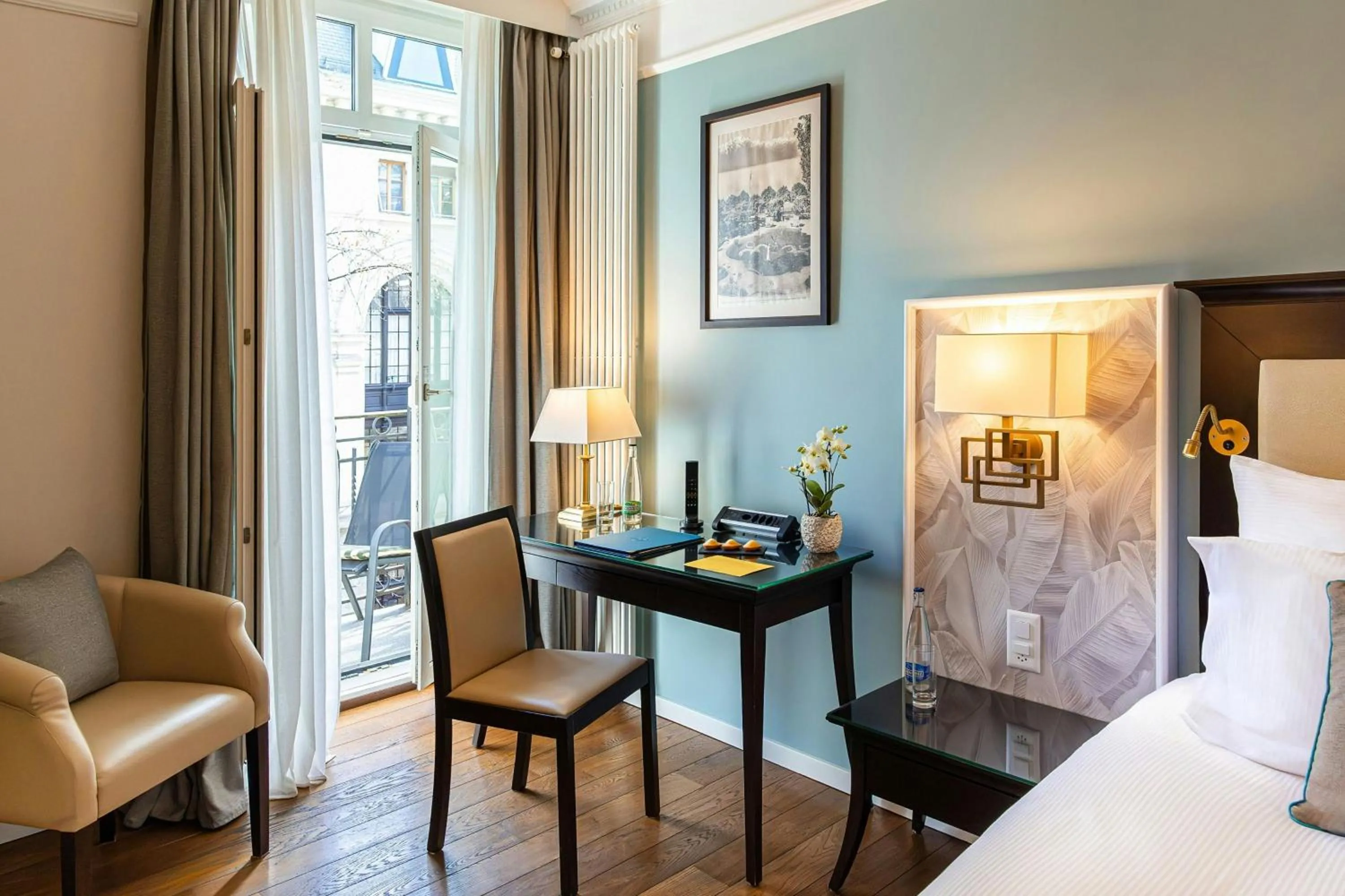 Photo of the whole room, Bed in Grand Hotel Suisse Majestic, Autograph Collection