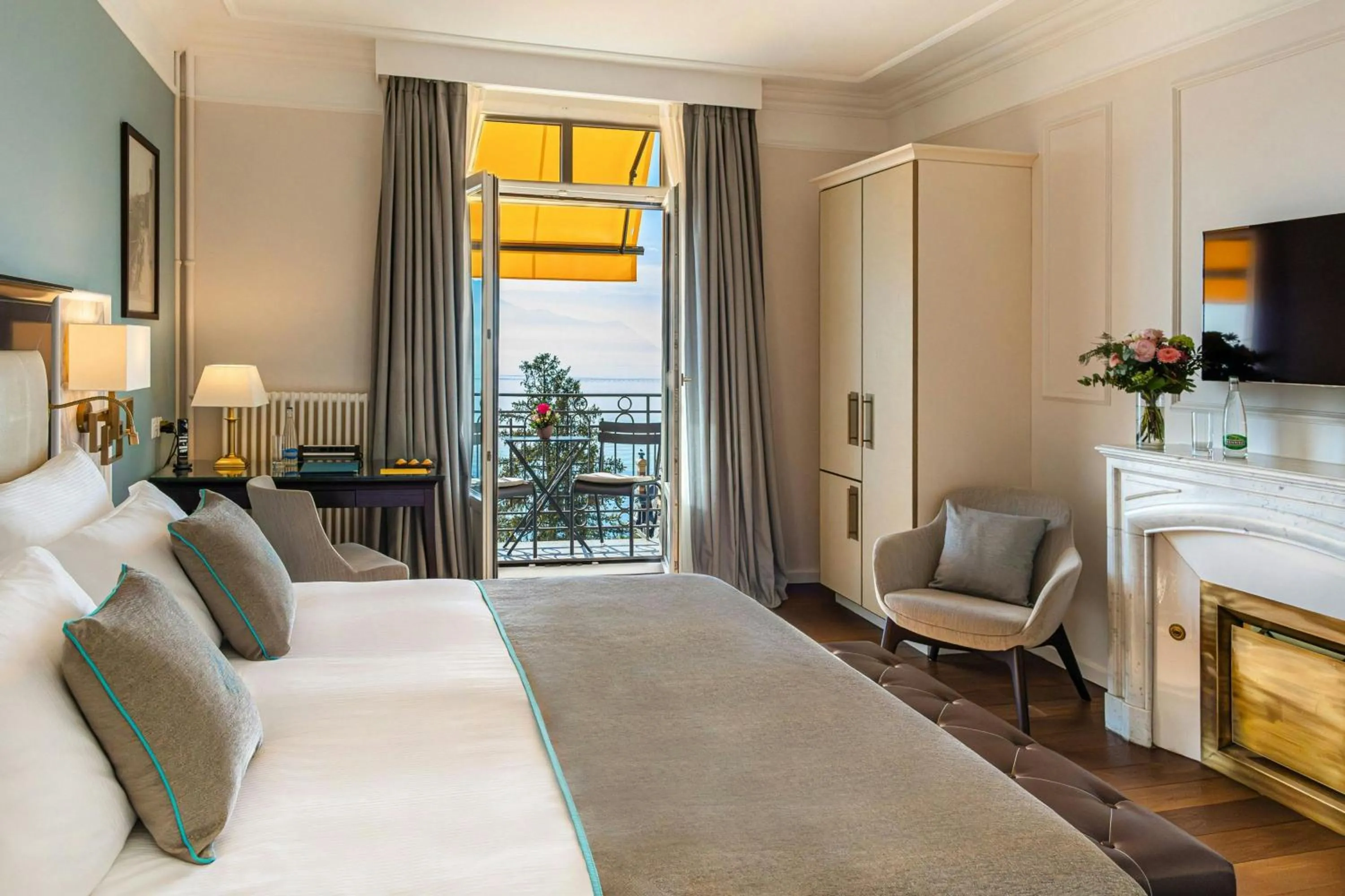 Photo of the whole room, Bed in Grand Hotel Suisse Majestic, Autograph Collection