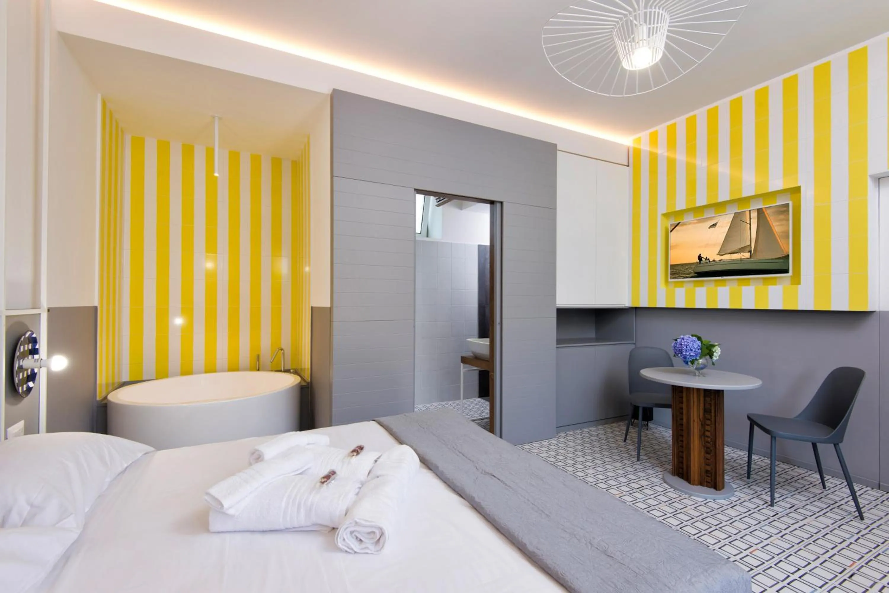 Seating area, Bed in Maison Di Fiore B&B