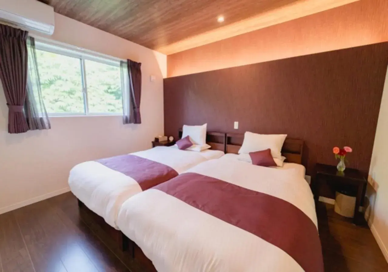 Bed in BEVERLY HILLS VILLA Miyakojima Resort Bed in BEVERLY HILLS VILLA Miyakojima Resort