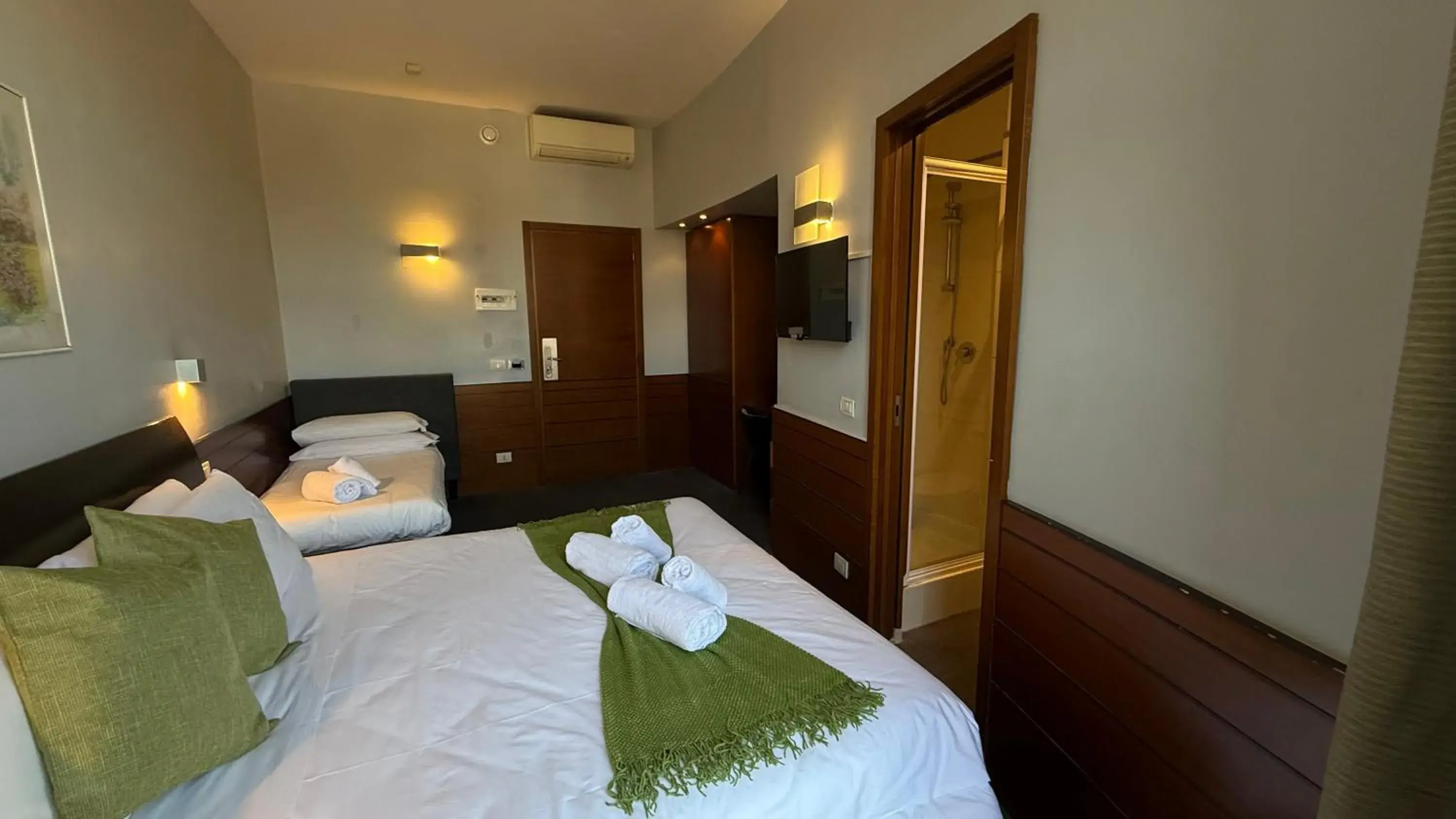 Photo of the whole room, Bed in Romalive Hotel Photo of the whole room, Bed in Romalive Hotel