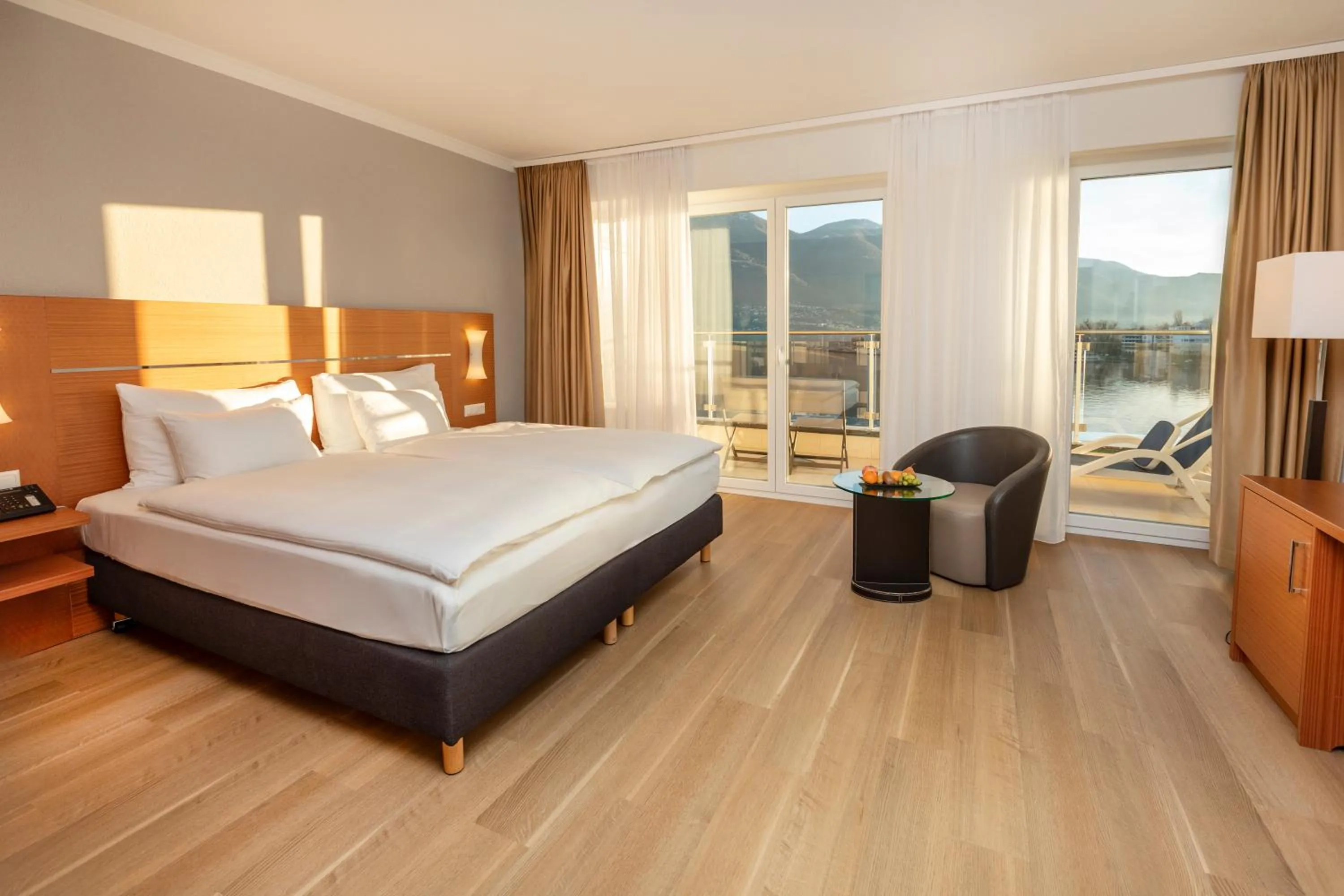 Bedroom, Bed in Hotel la Palma au Lac