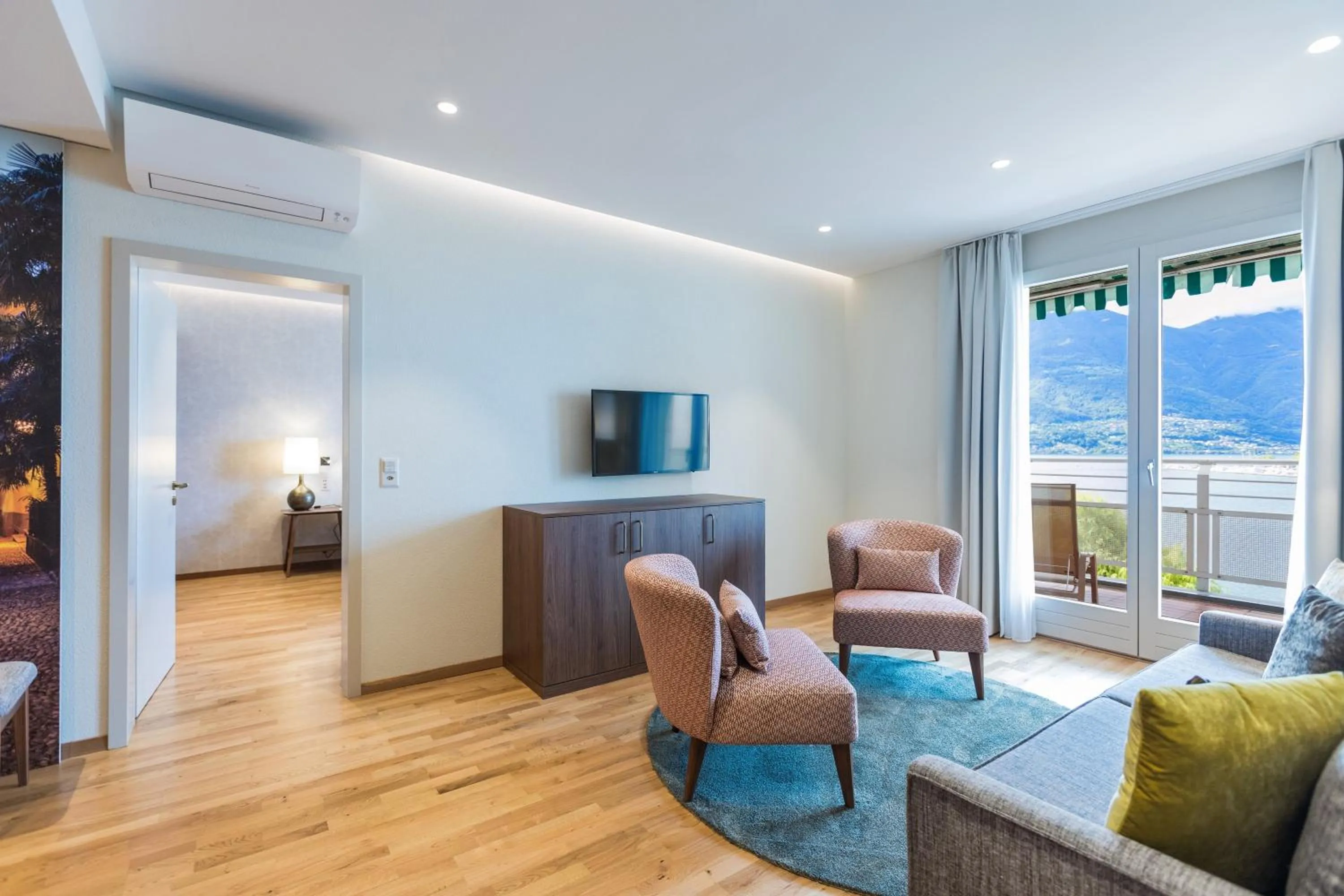 Photo of the whole room in Hotel la Palma au Lac