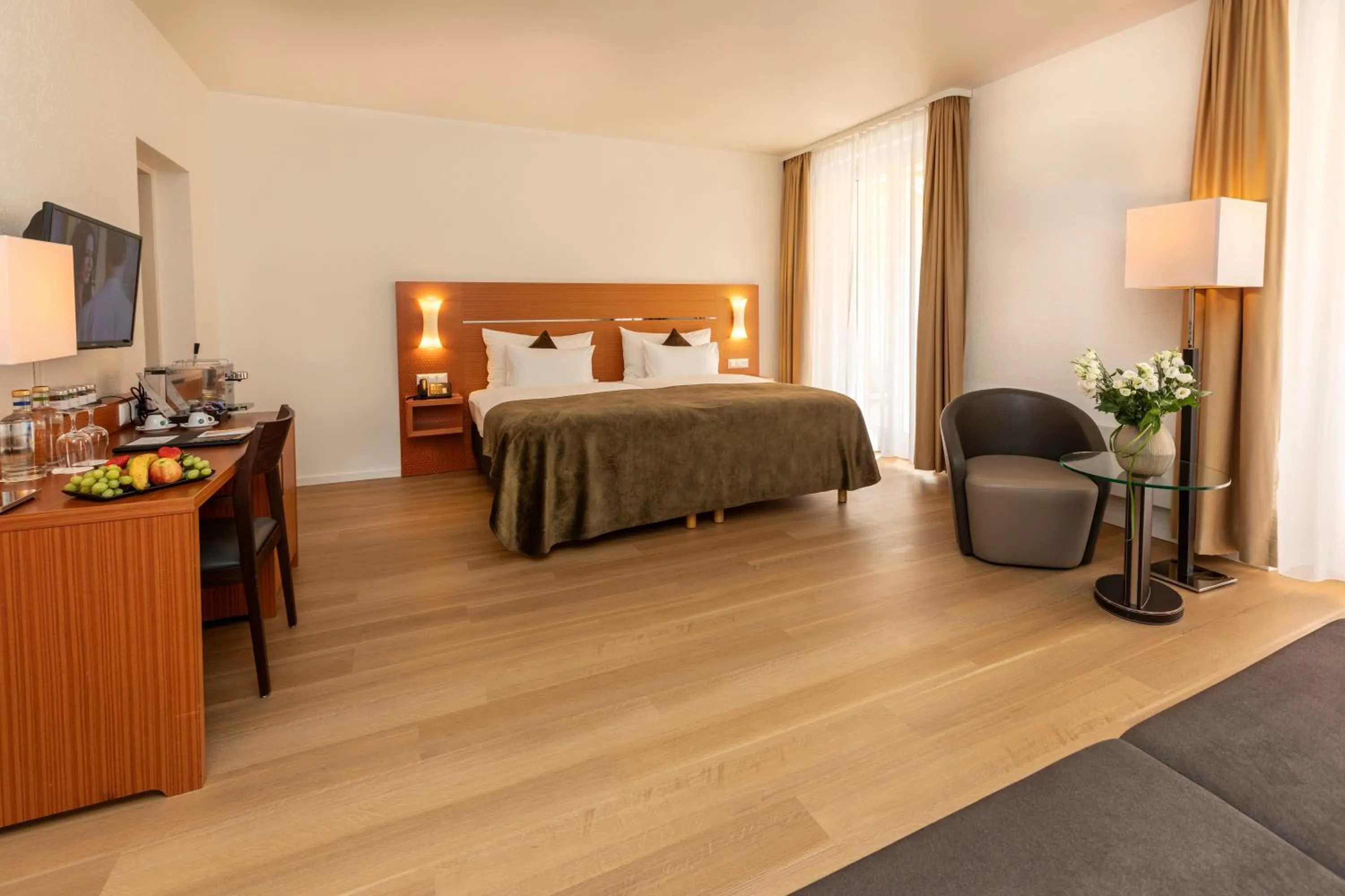 Photo of the whole room, Bed in Hotel la Palma au Lac