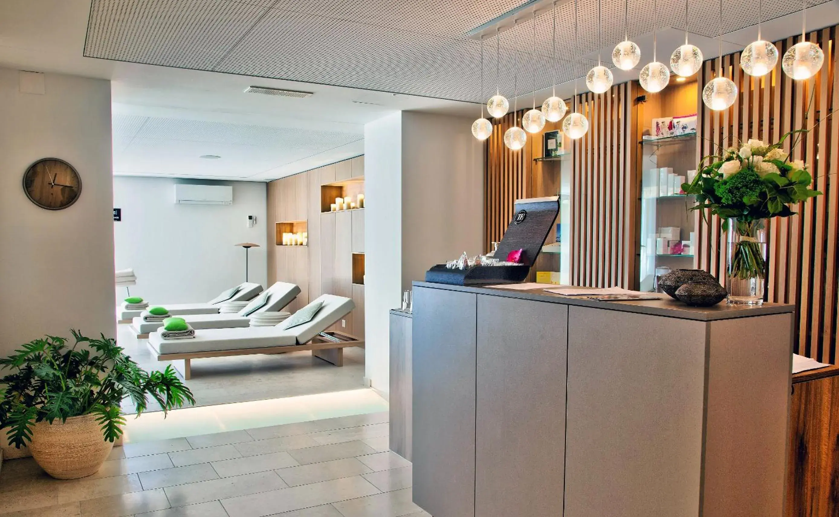 Lobby or reception in Hotel la Palma au Lac Lobby or reception in Hotel la Palma au Lac