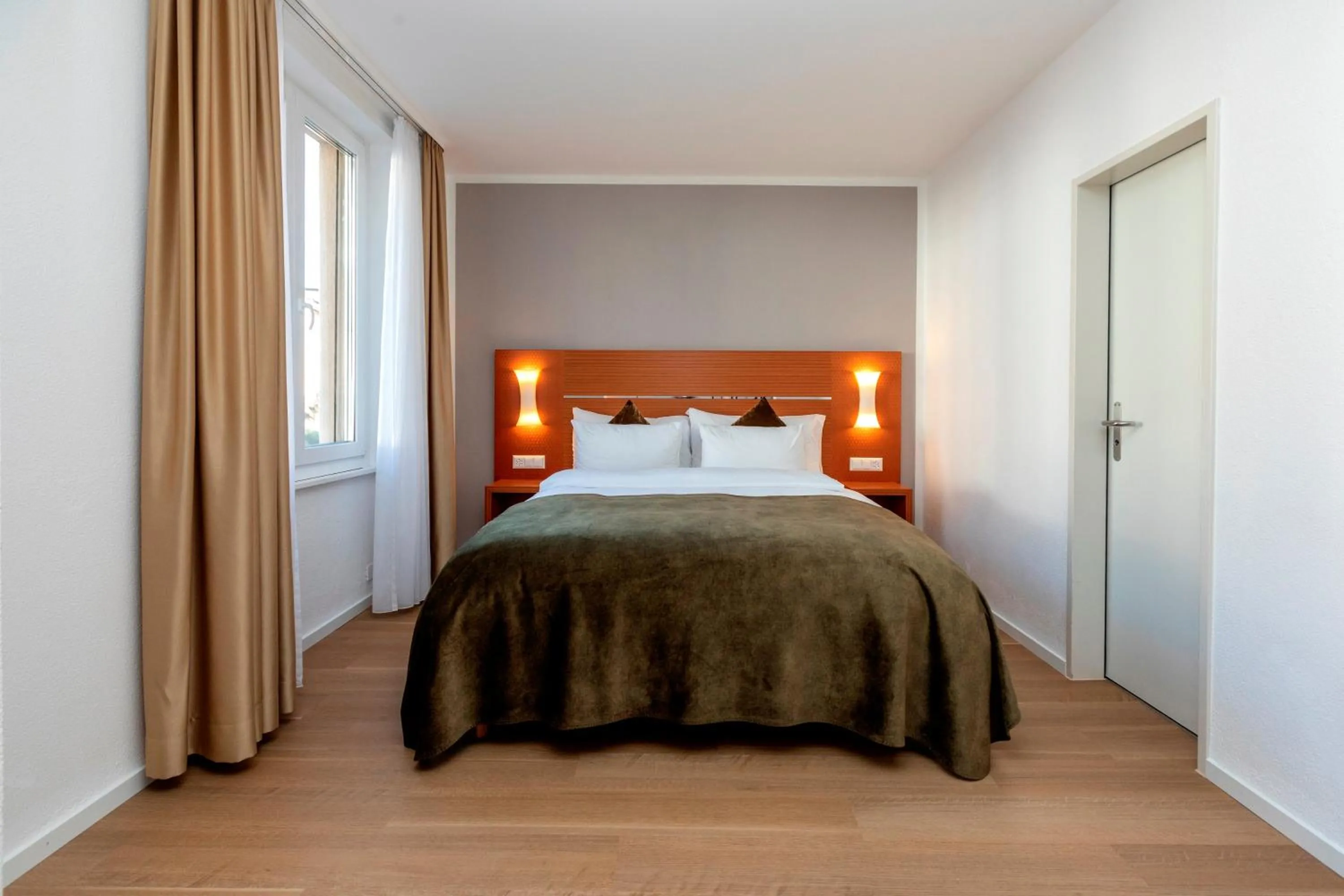 Bedroom, Bed in Hotel la Palma au Lac