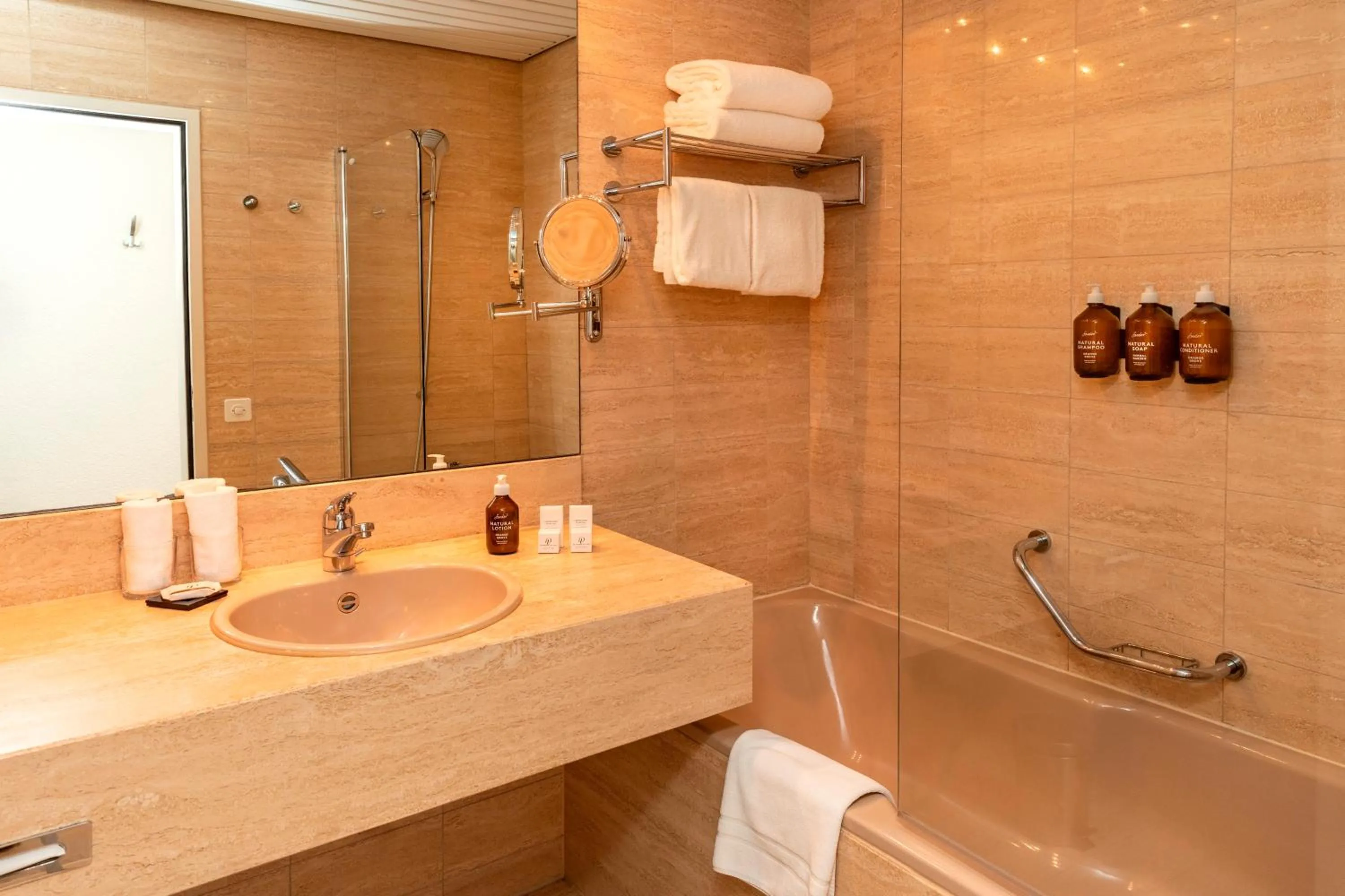 Bathroom in Hotel la Palma au Lac