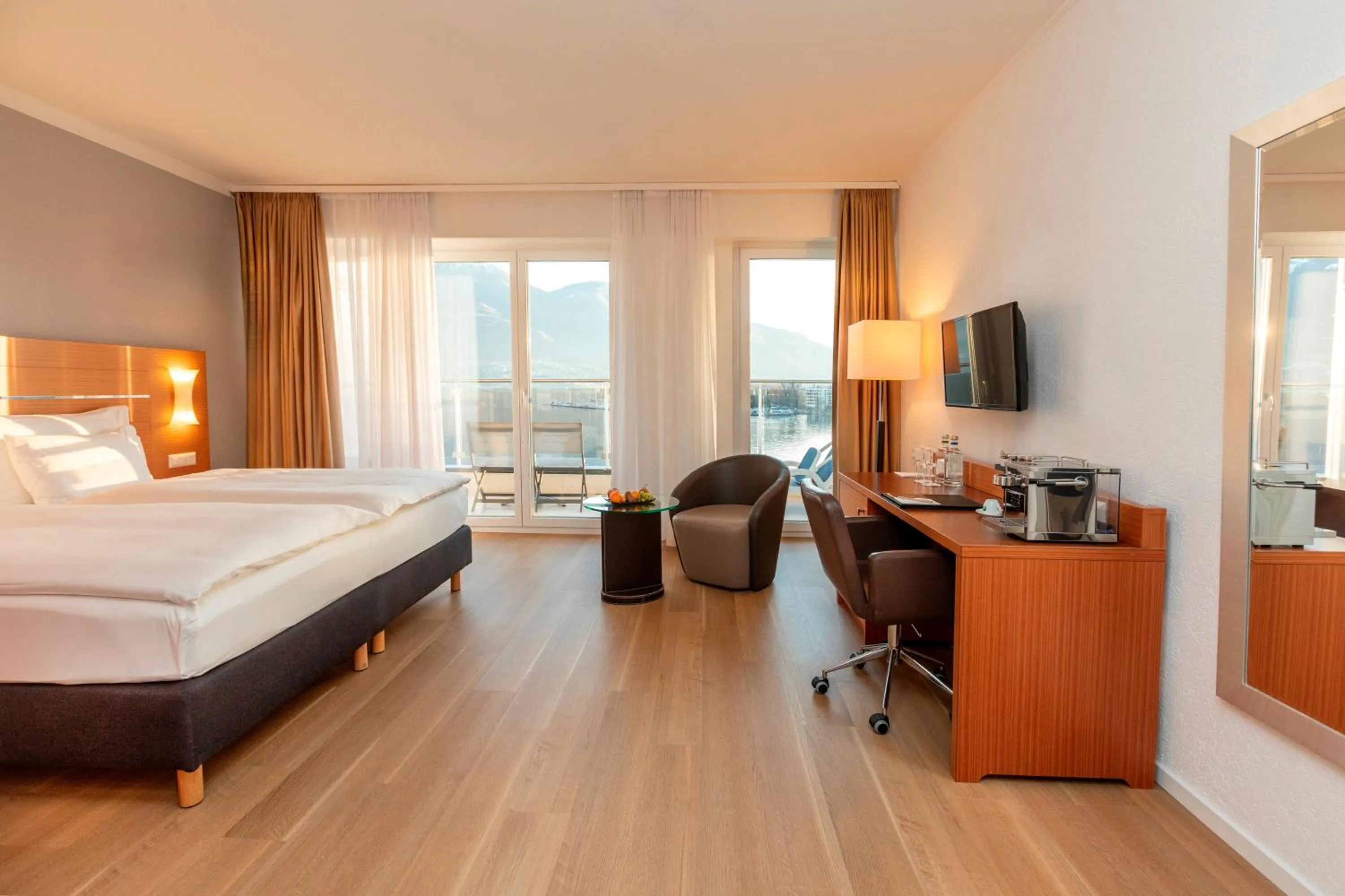 Bedroom, Bed in Hotel la Palma au Lac