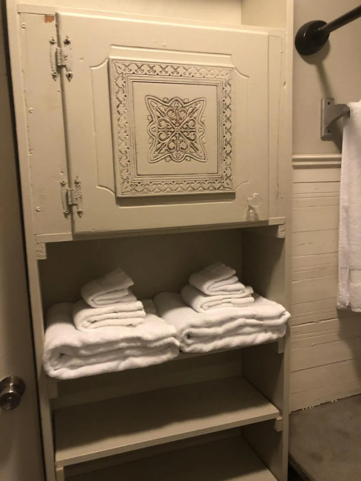 Bathroom, Bed in El Nopal Casita-Close to Sul Ross State University