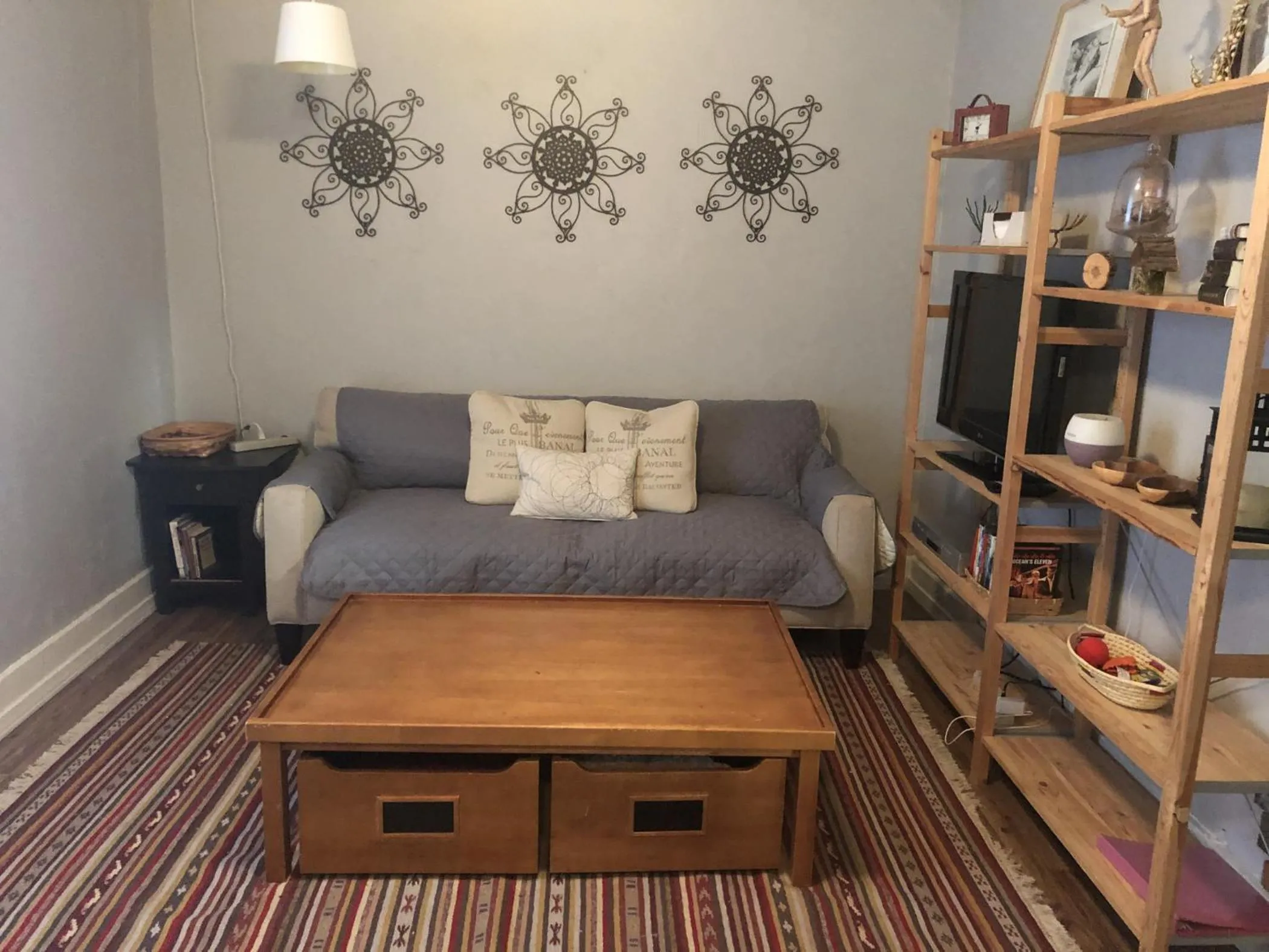 Living room in El Nopal Casita-Close to Sul Ross State University