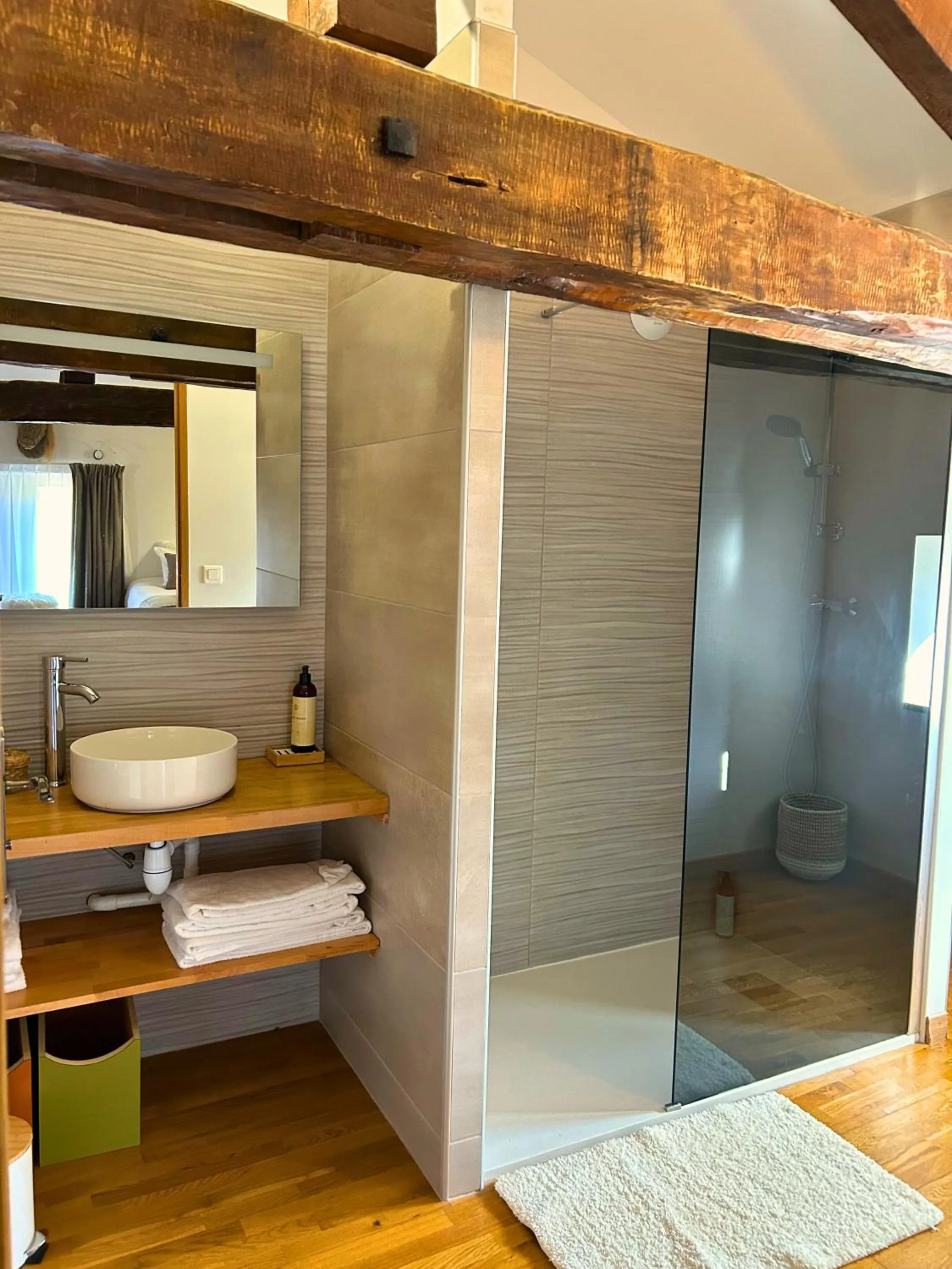 Shower in LE DOMAINE DE GORNETON