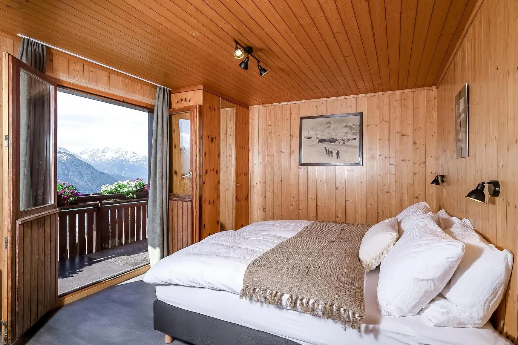 Bed in Hotel Alpfrieden