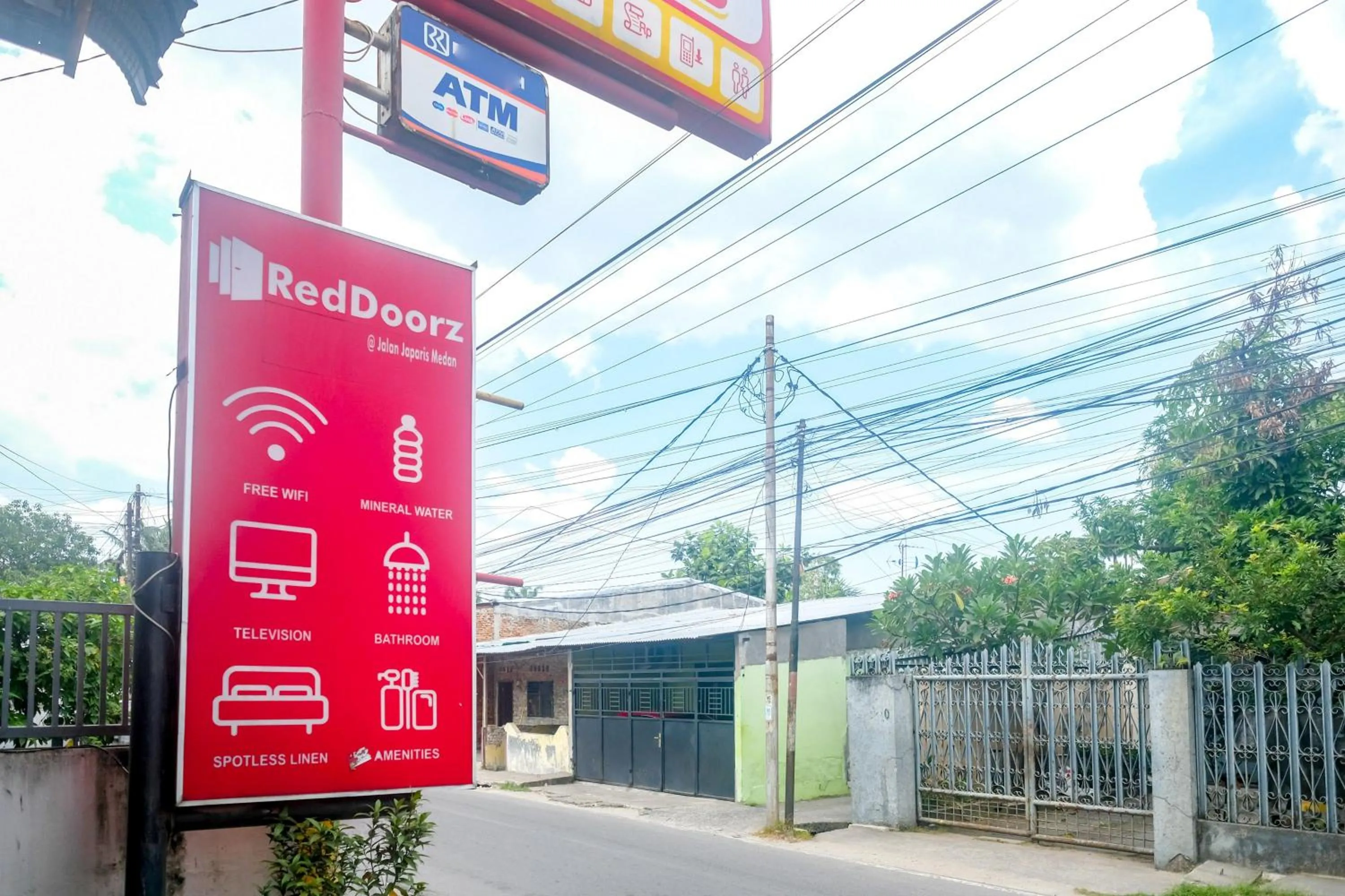 RedDoorz At Jalan Japaris Medan